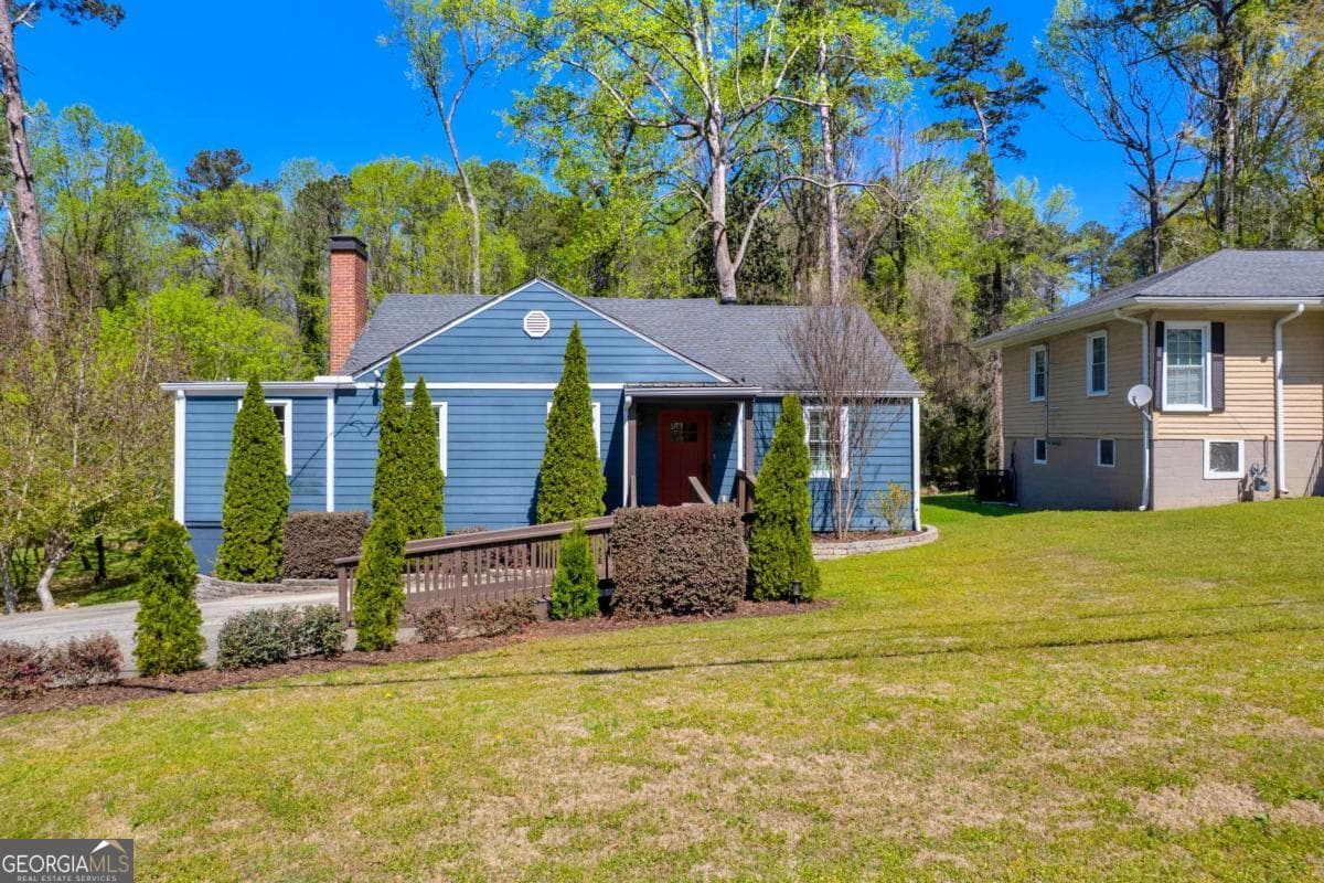 2035 Beecher Rd — photo 1