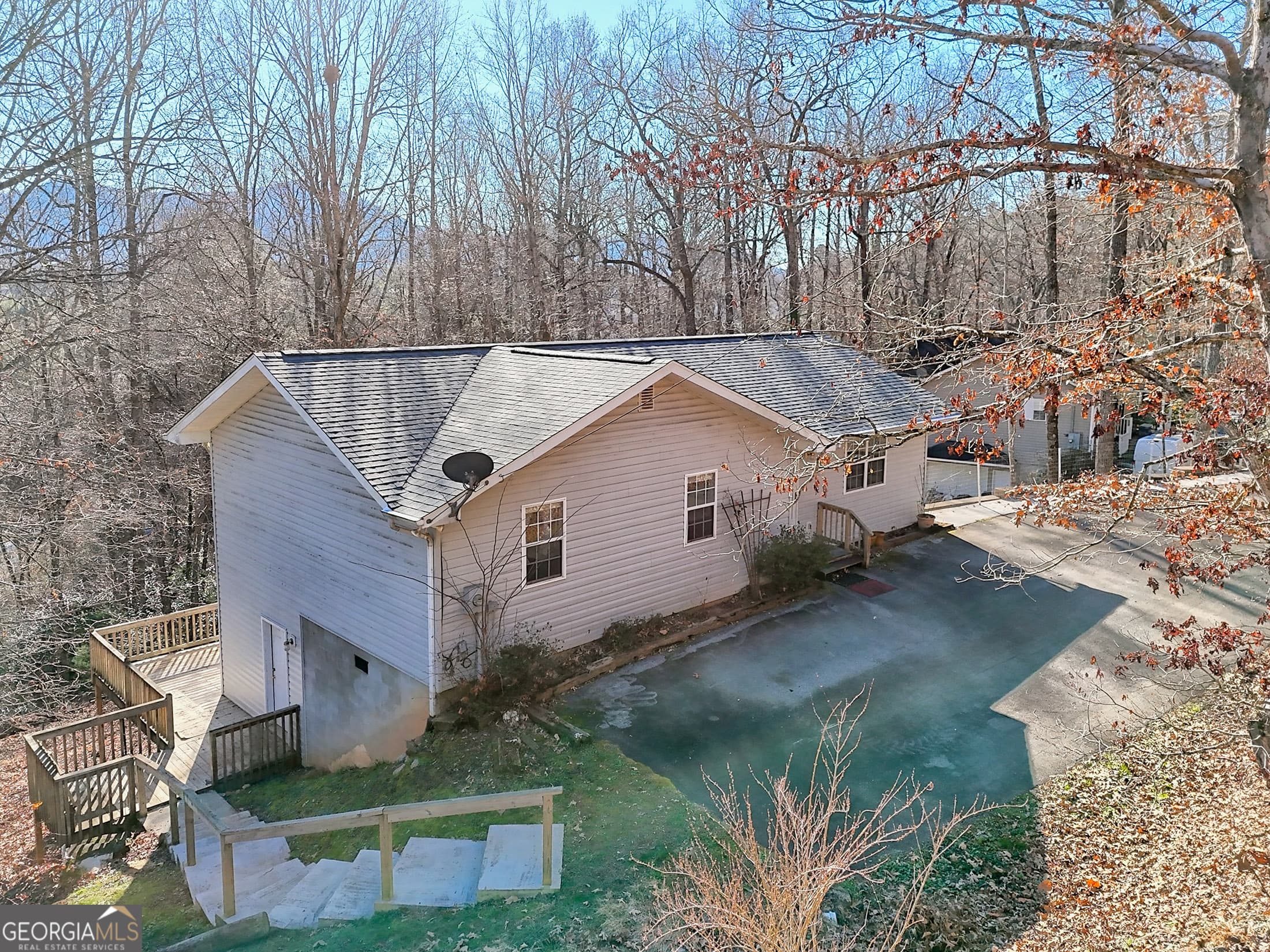 170 White St — photo 2