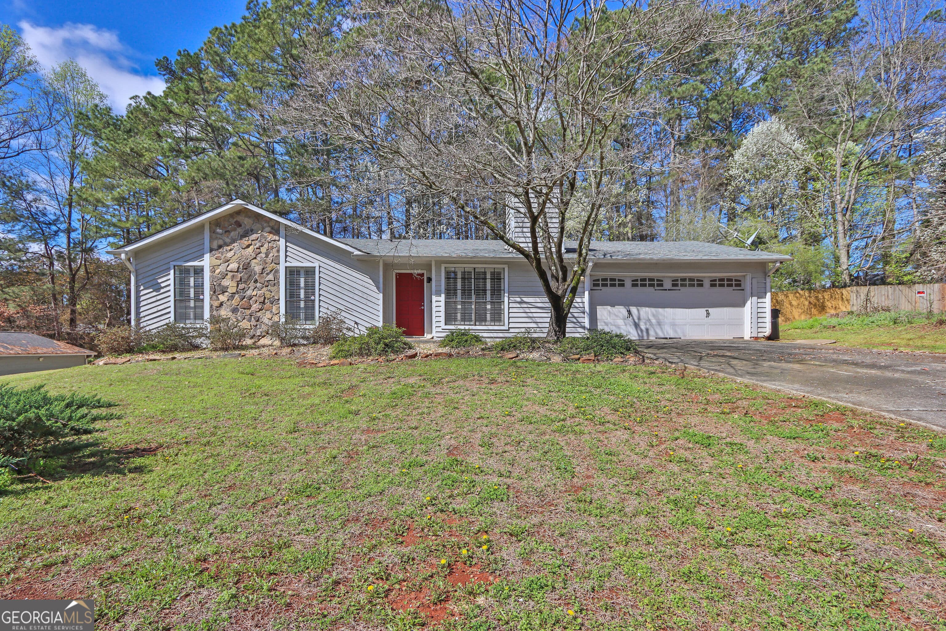 635 Oxford Hall Dr — photo 1