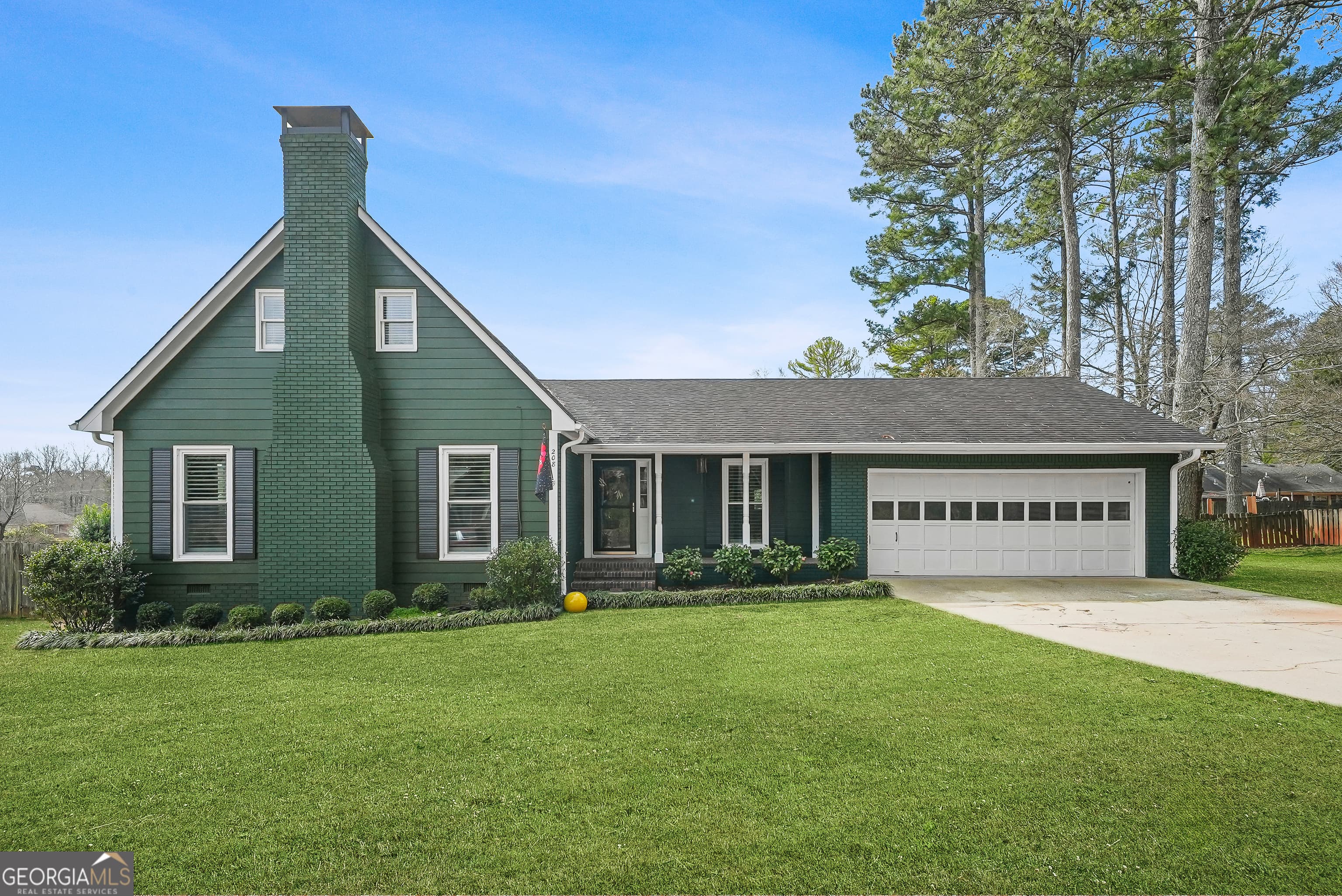 208 Larcom Ln — photo 1