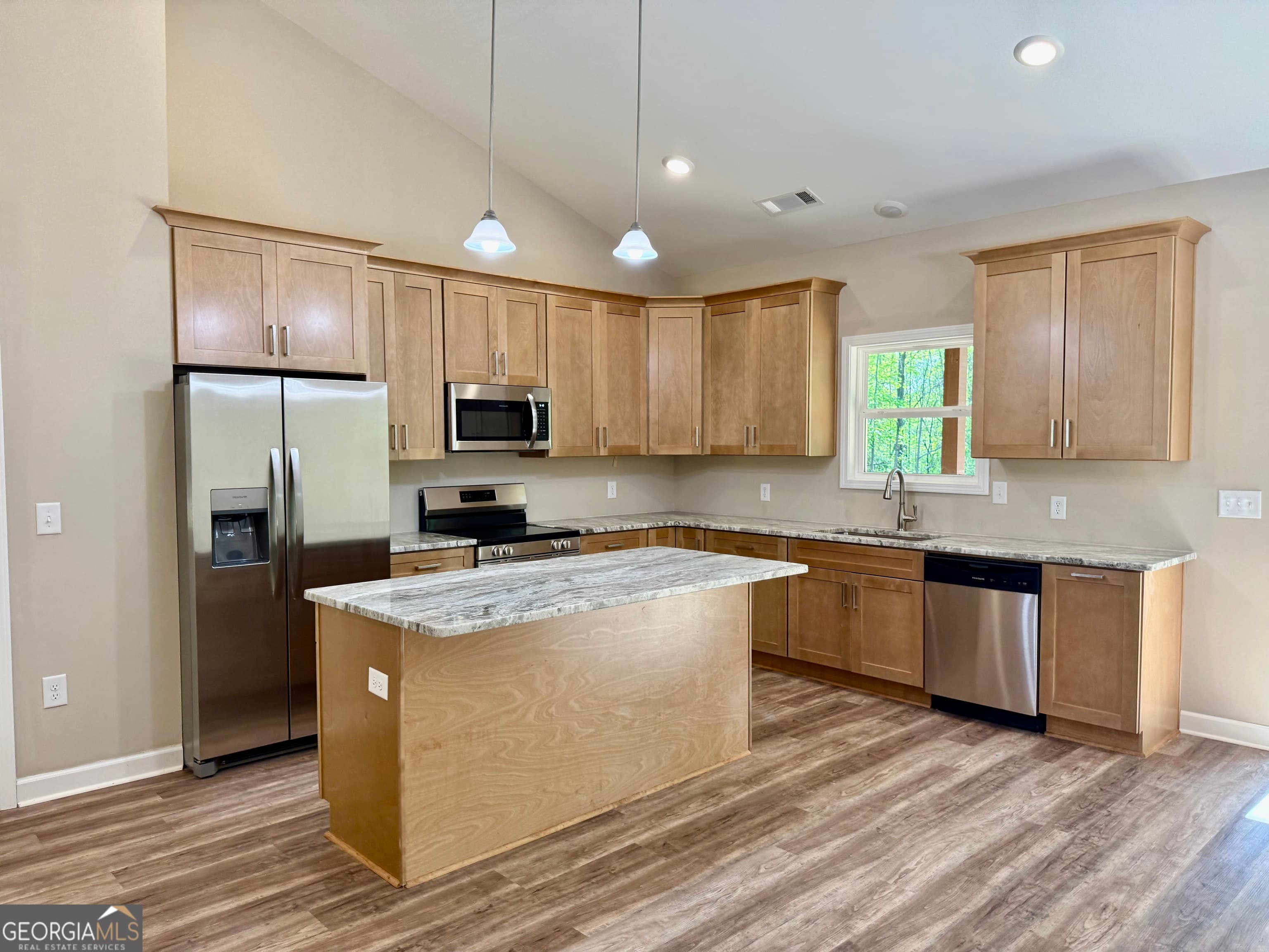 921 Silver Dollar Rd — photo 2