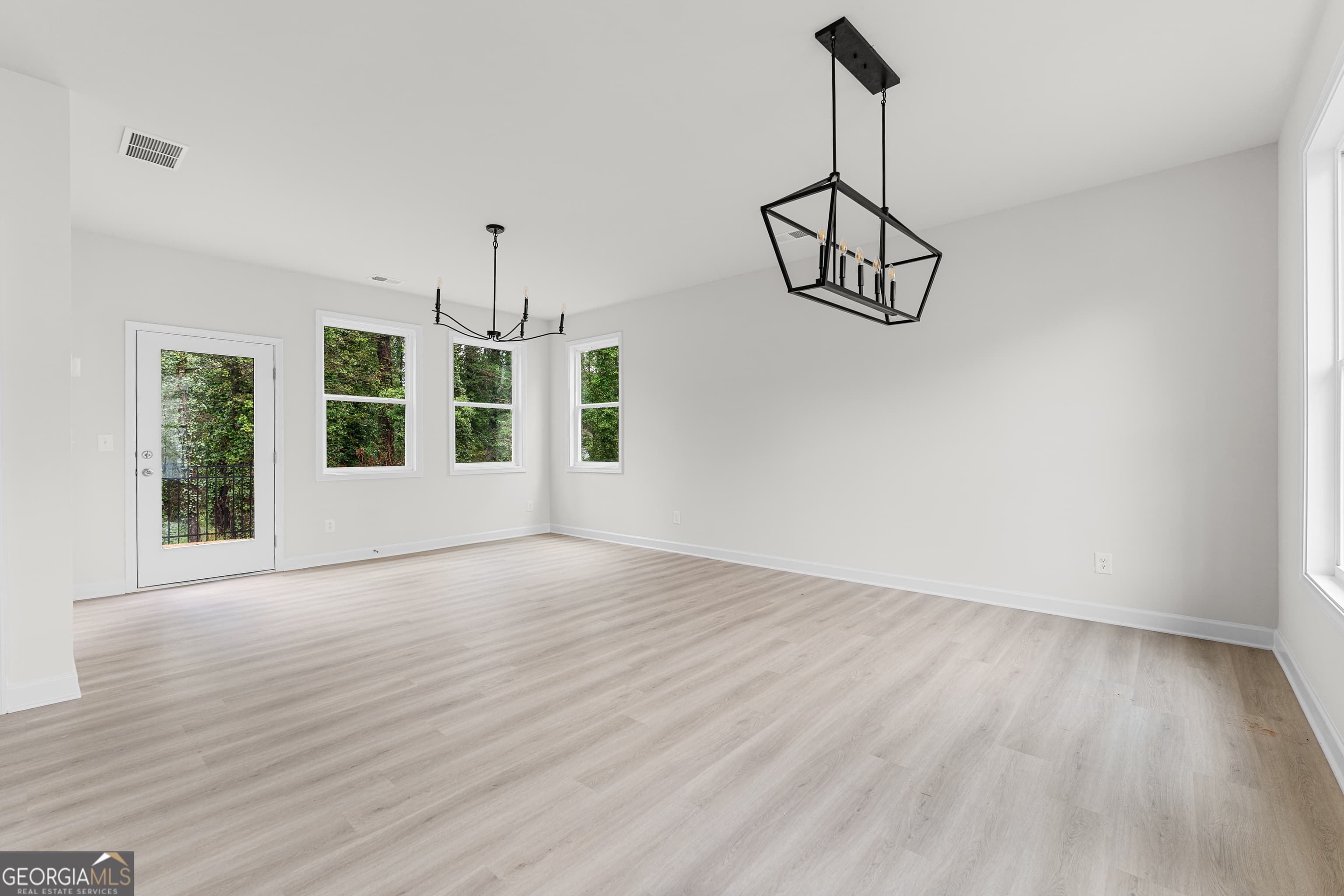 3804 Cottage Circle — photo 2