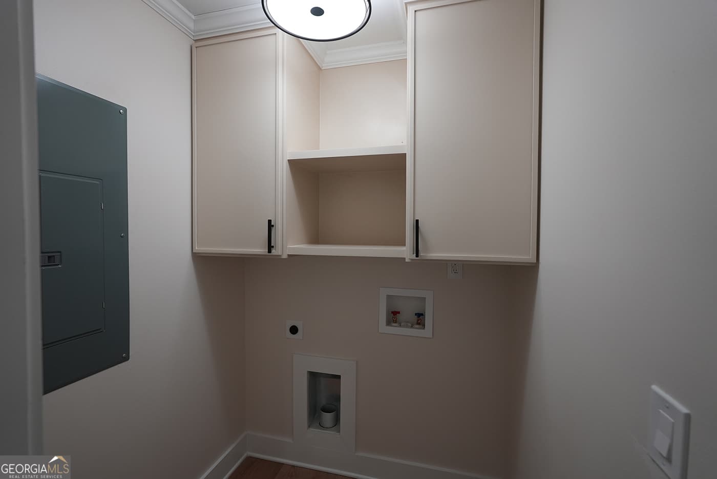 208 Ave A Se — photo 2