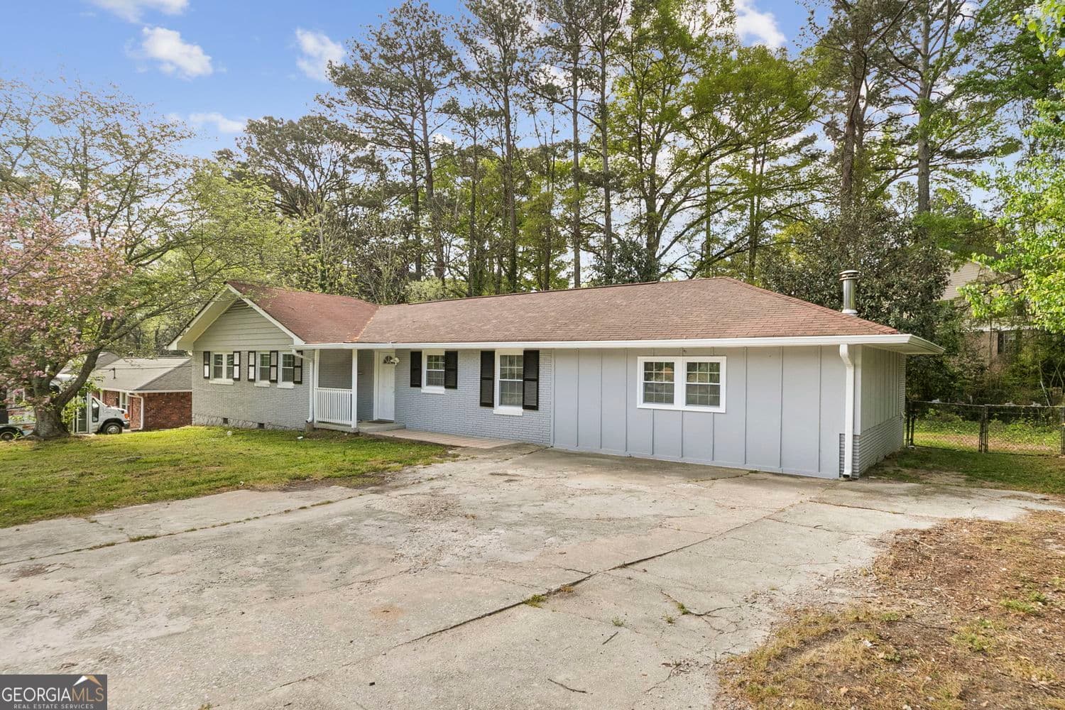 431 Pineridge Rd — photo 1