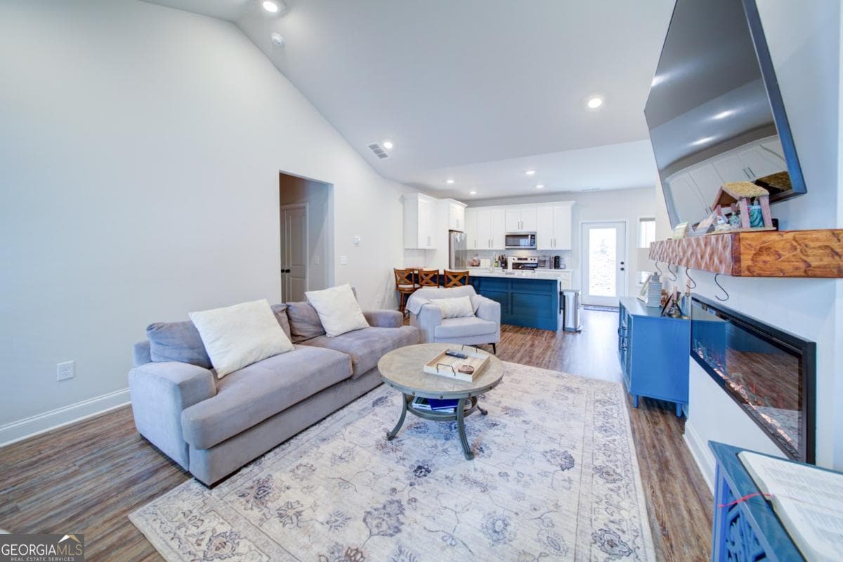 170 White Antelope St — photo 2