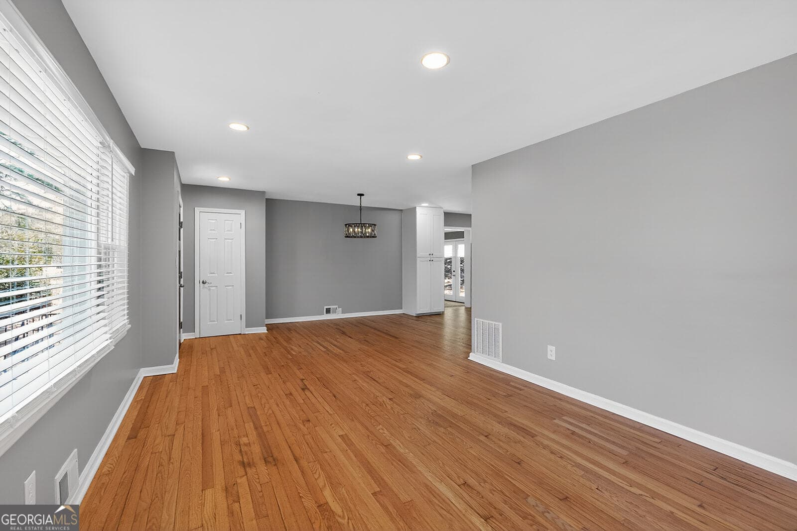 2555 Graywall St — photo 2