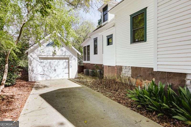 255 Bloomfield St — photo 2