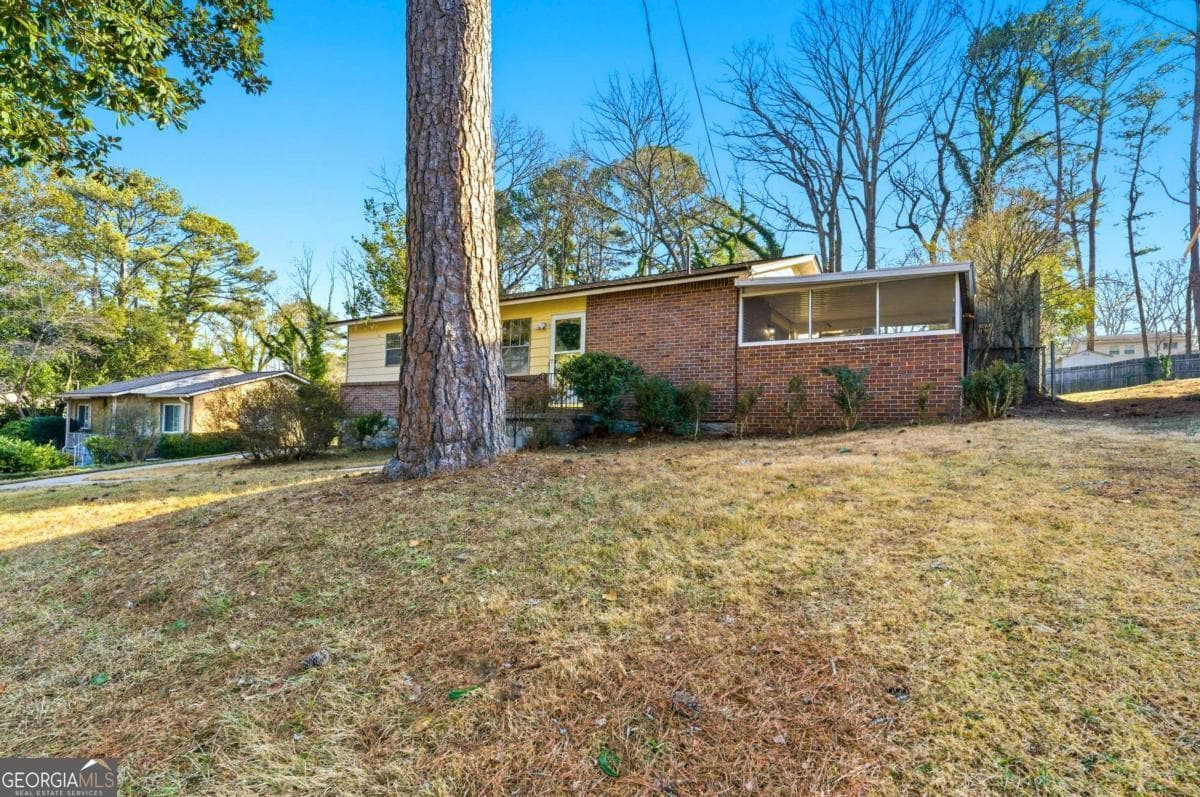 1887 Robinhill Ct — photo 2