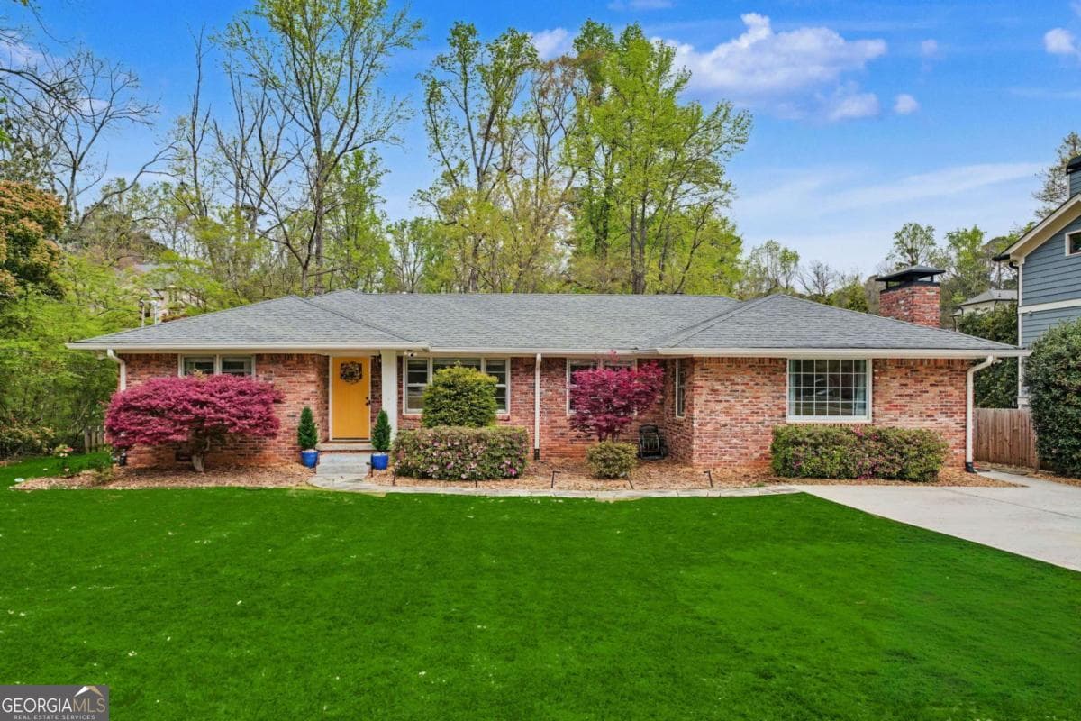 2081 S Akin Ne Dr — photo 1