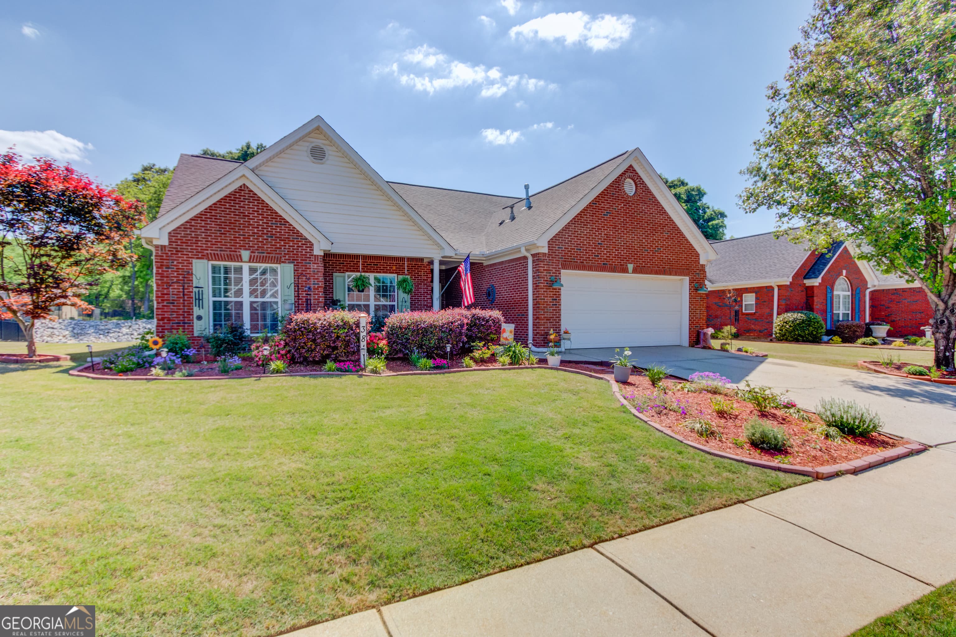 381 Crossroads Dr — photo 1