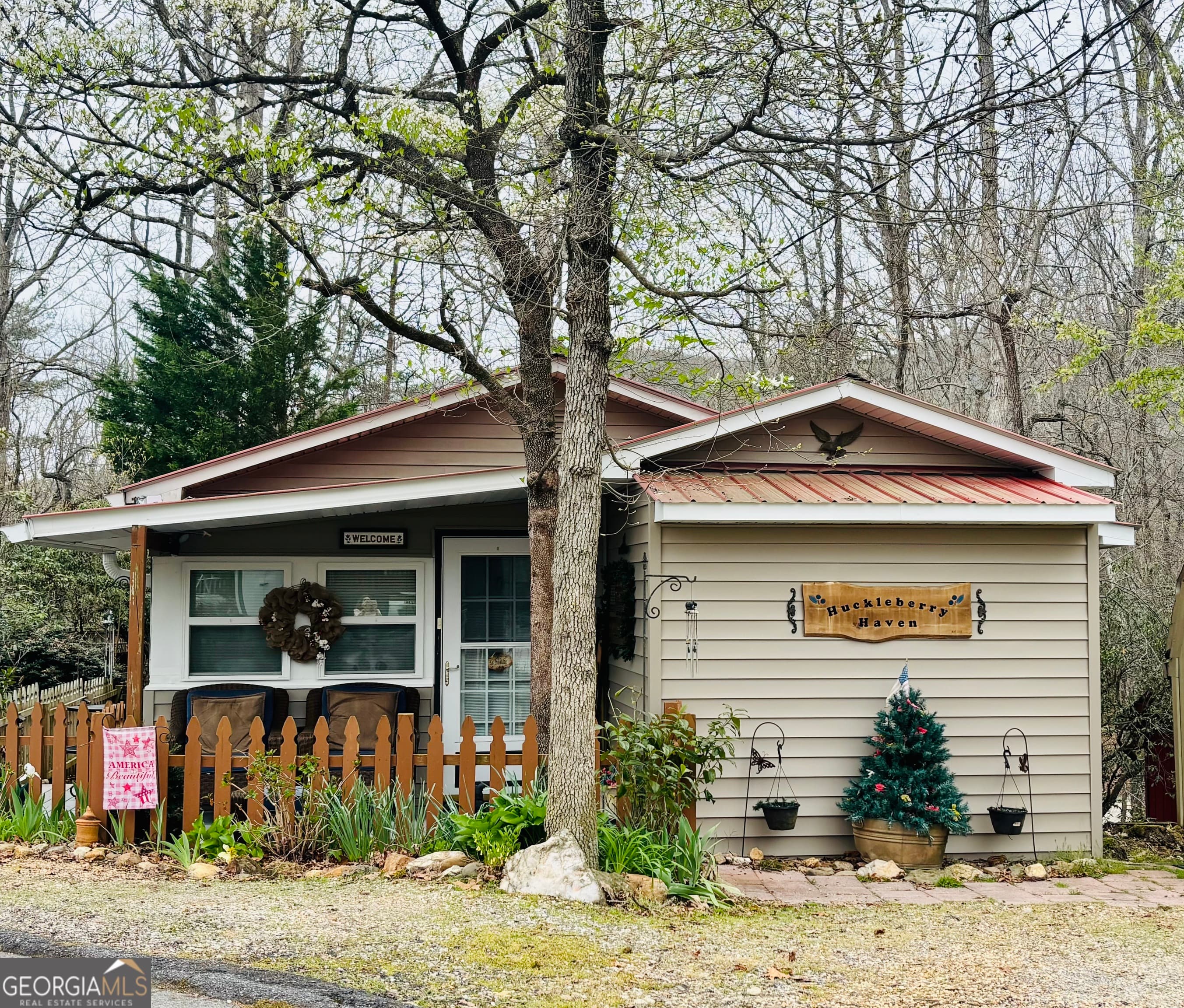 1215 Mountain Shadows Dr — photo 2