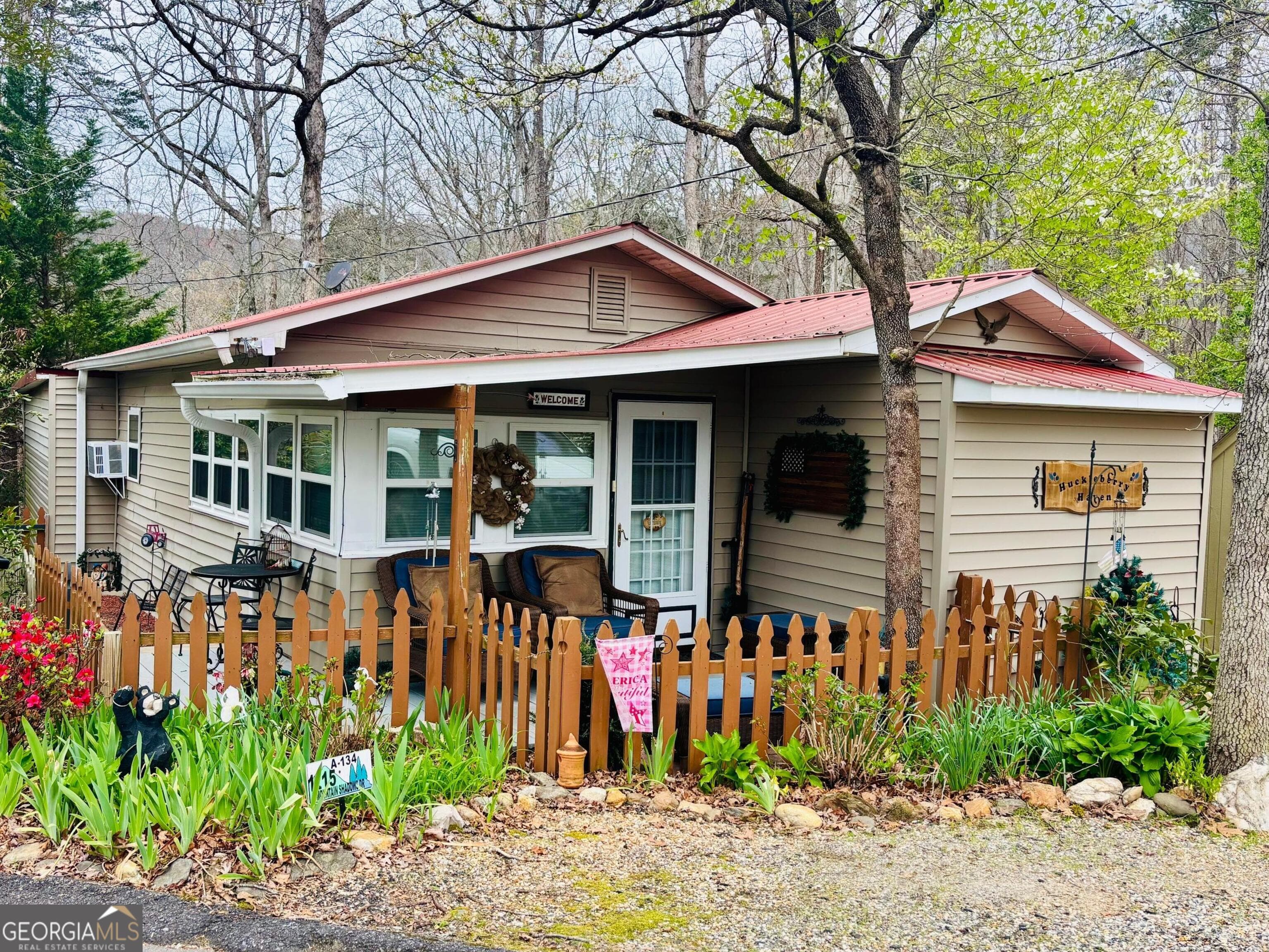 1215 Mountain Shadows Dr — photo 1