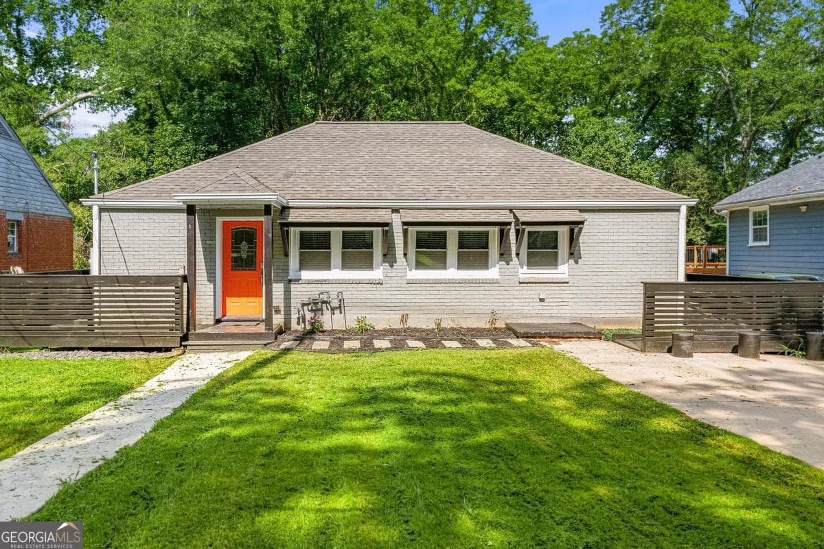 436 W Lake Nw Ave — photo 1