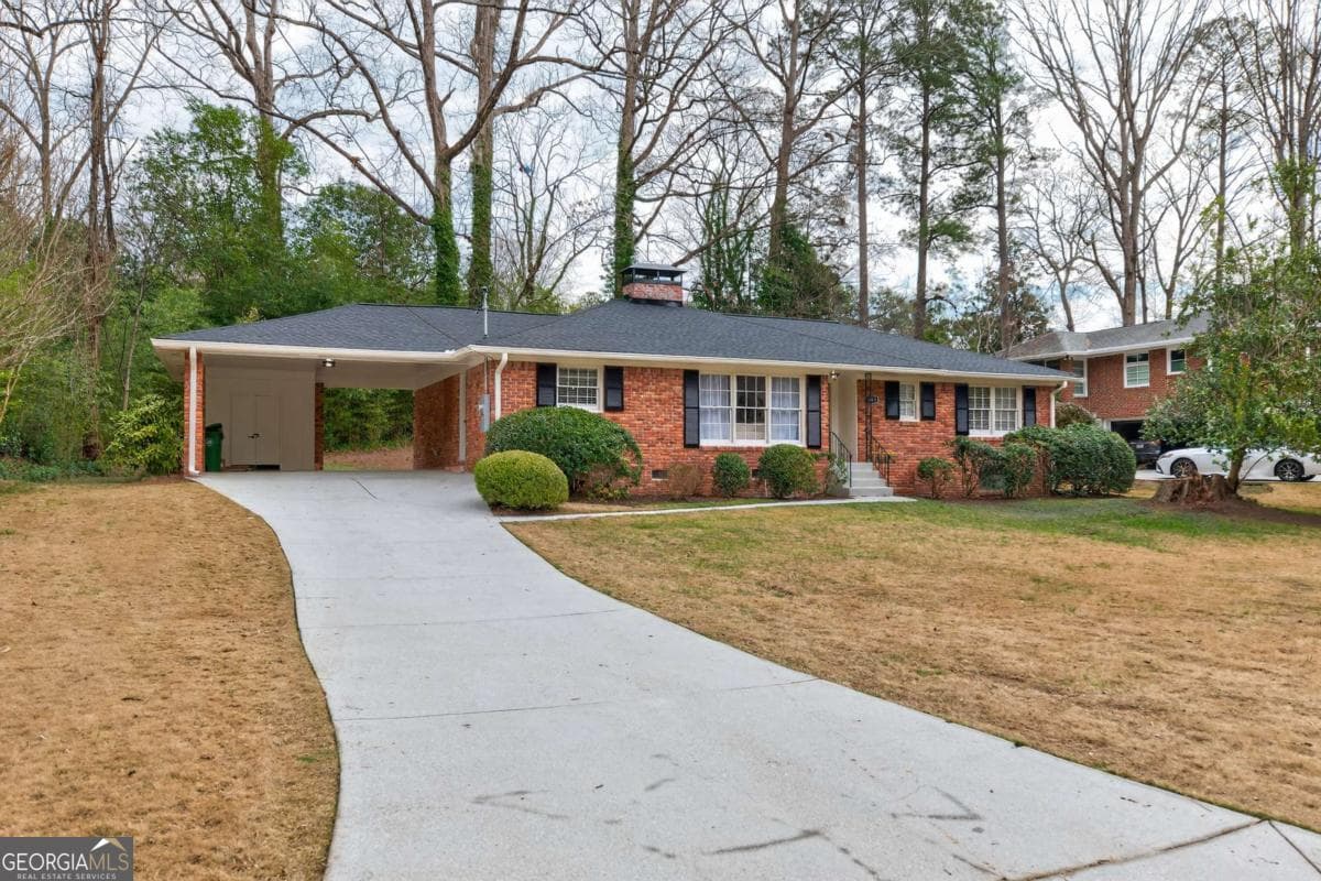 685 N Superior Ave — photo 2