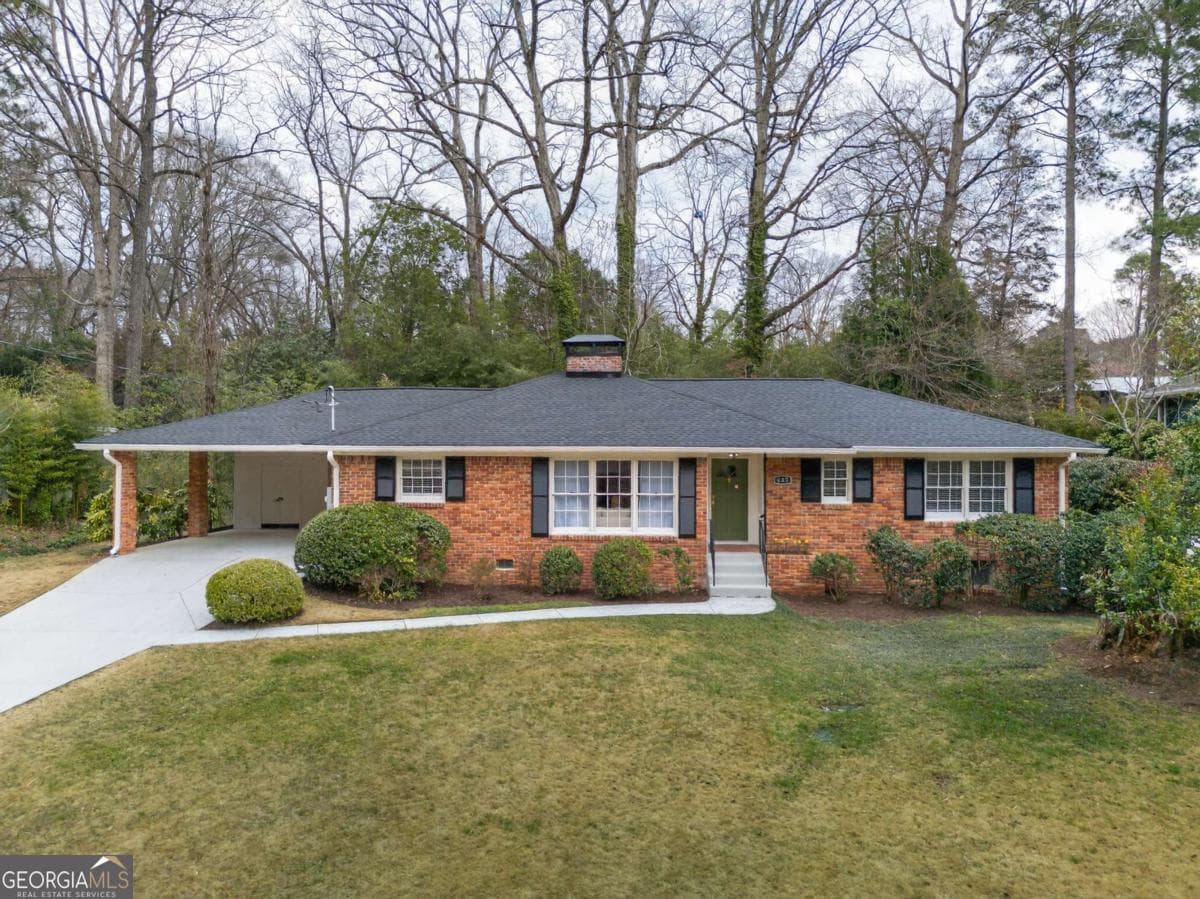 685 N Superior Ave — photo 1