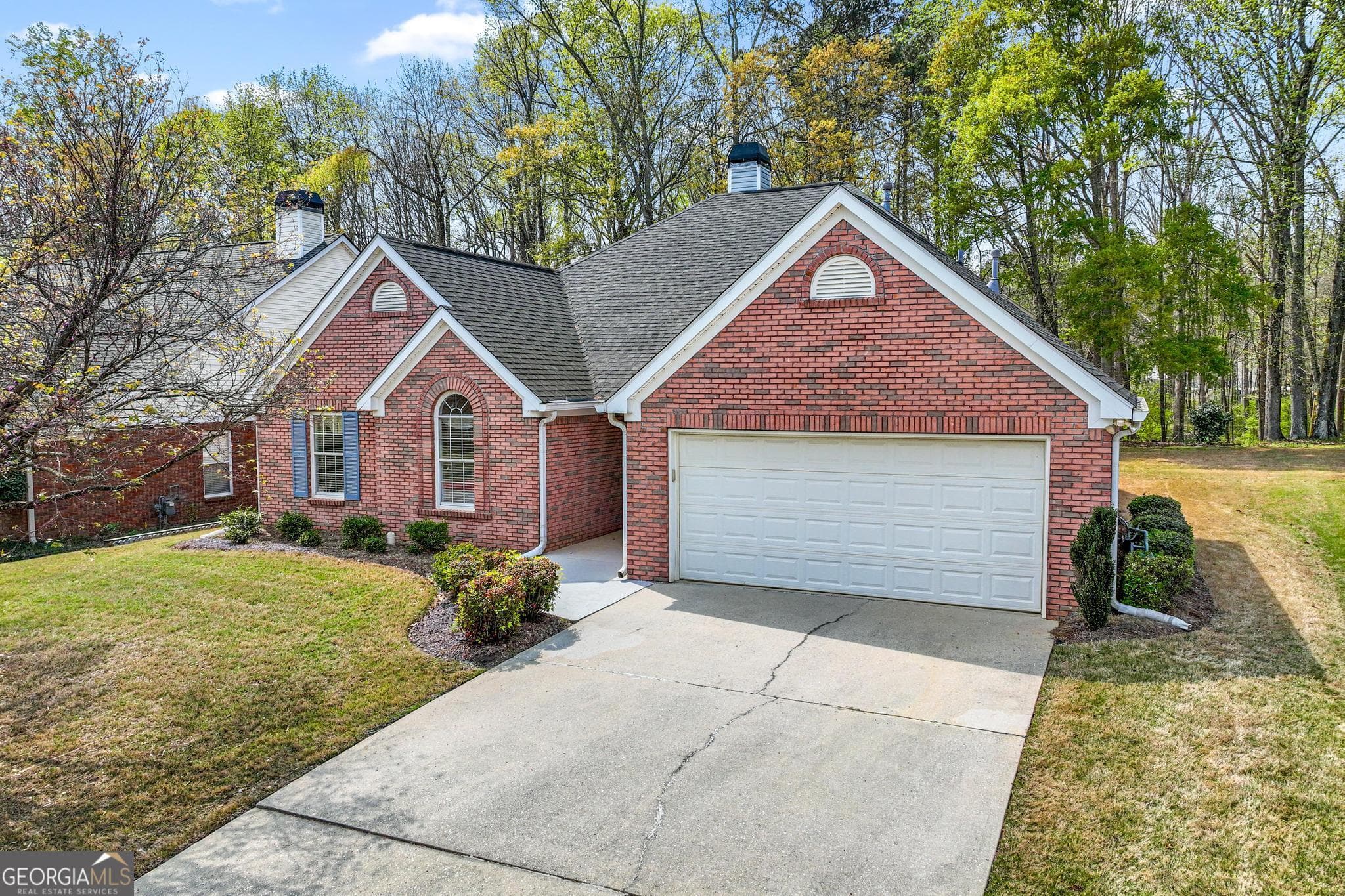 182 Meridian Dr — photo 1