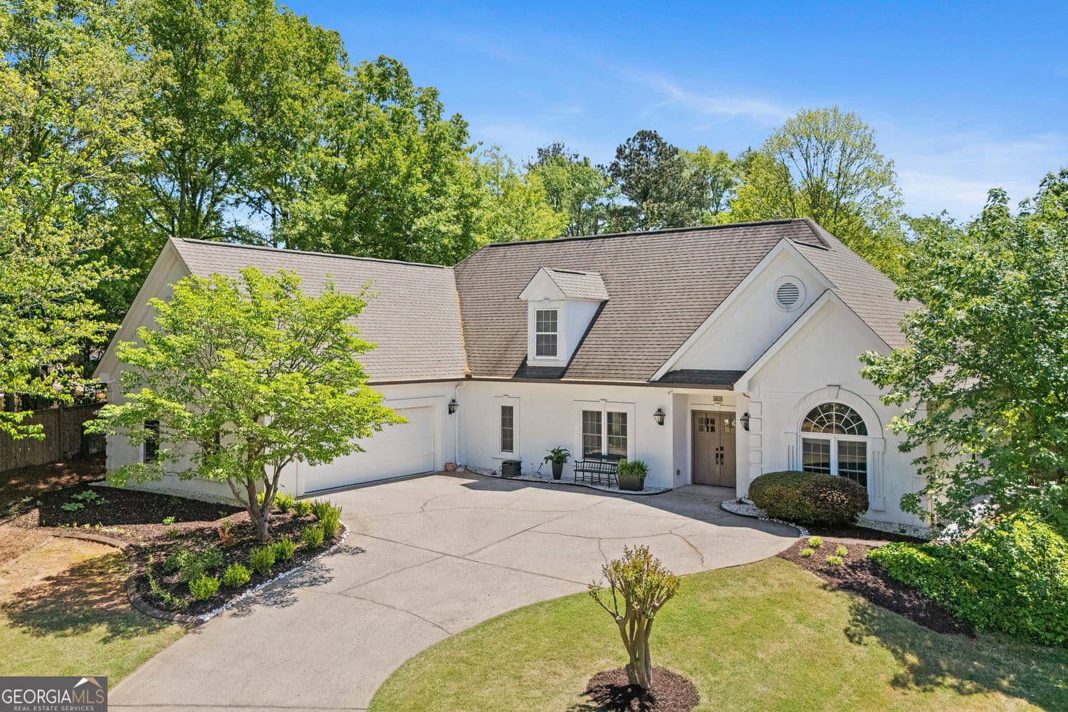 1610 Oakfield Ln — photo 1