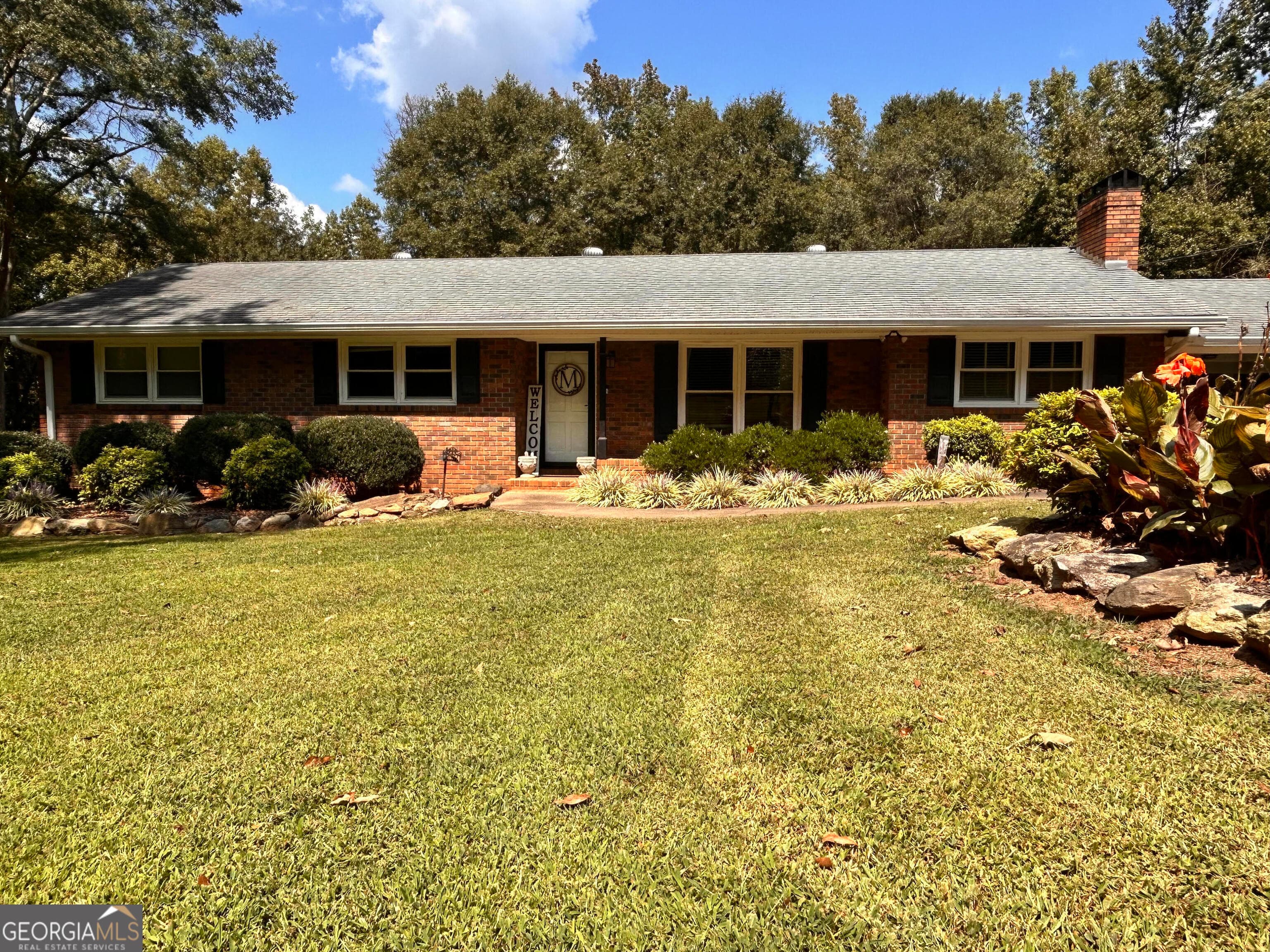 711 W Ridgeway Rd — photo 1