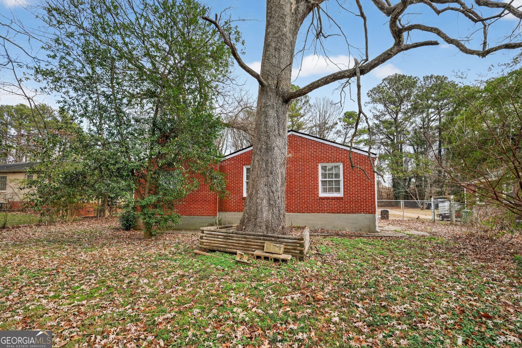 1883 Clarke Ln — photo 2