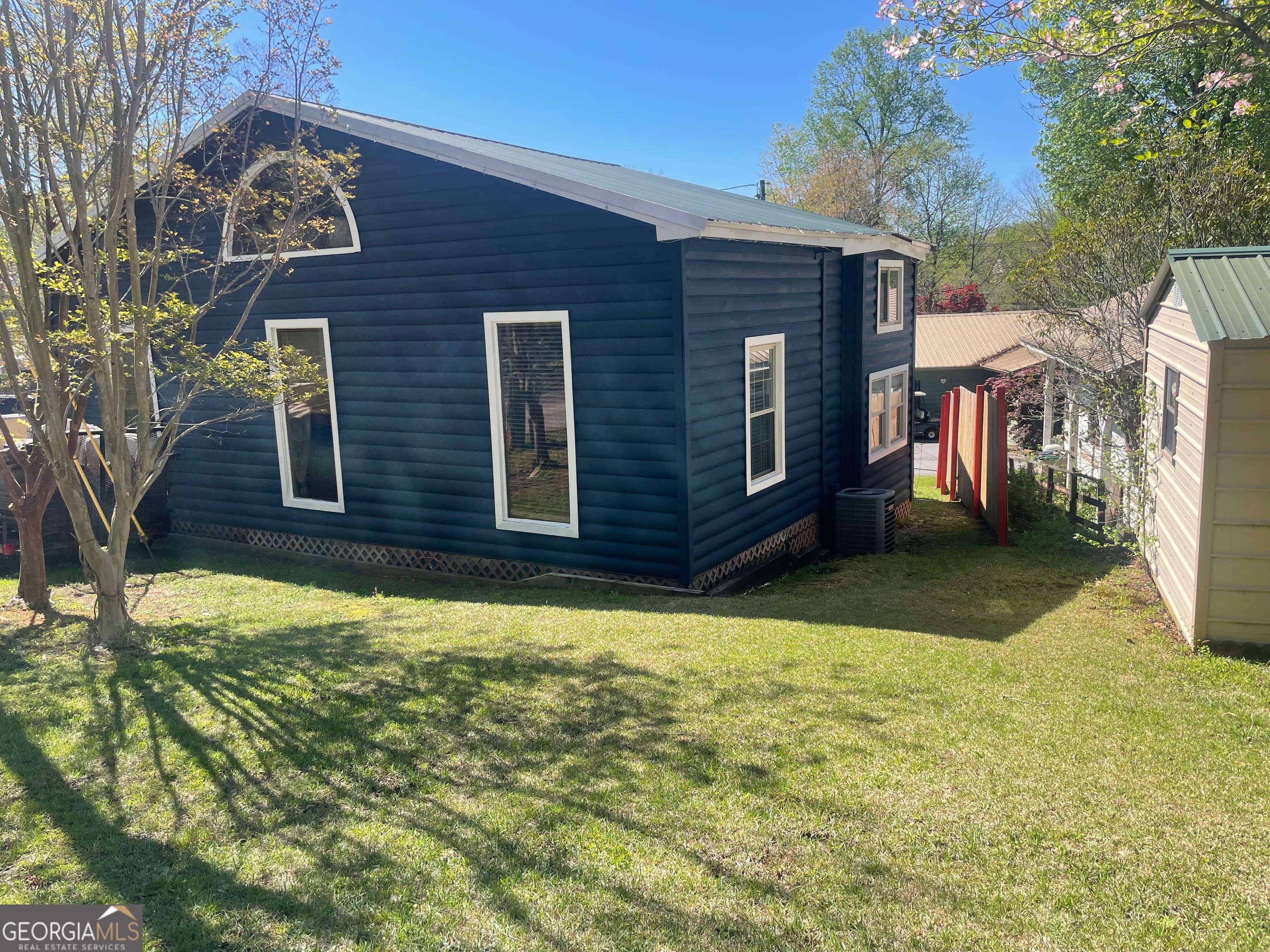 8 Cindy Parkway — photo 2