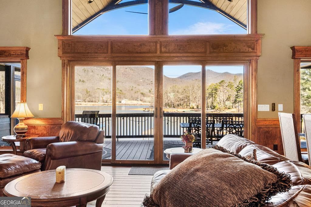 577 Beech Cove Dr — photo 2