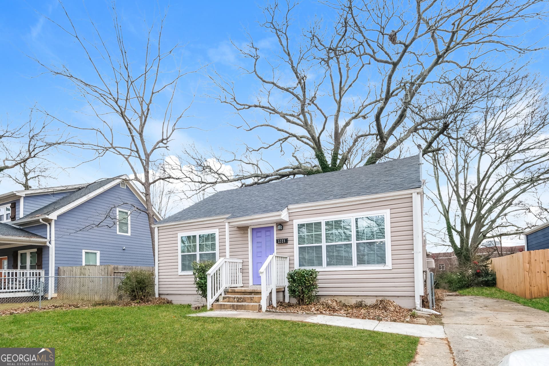 1228 Princess Sw Ave — photo 2