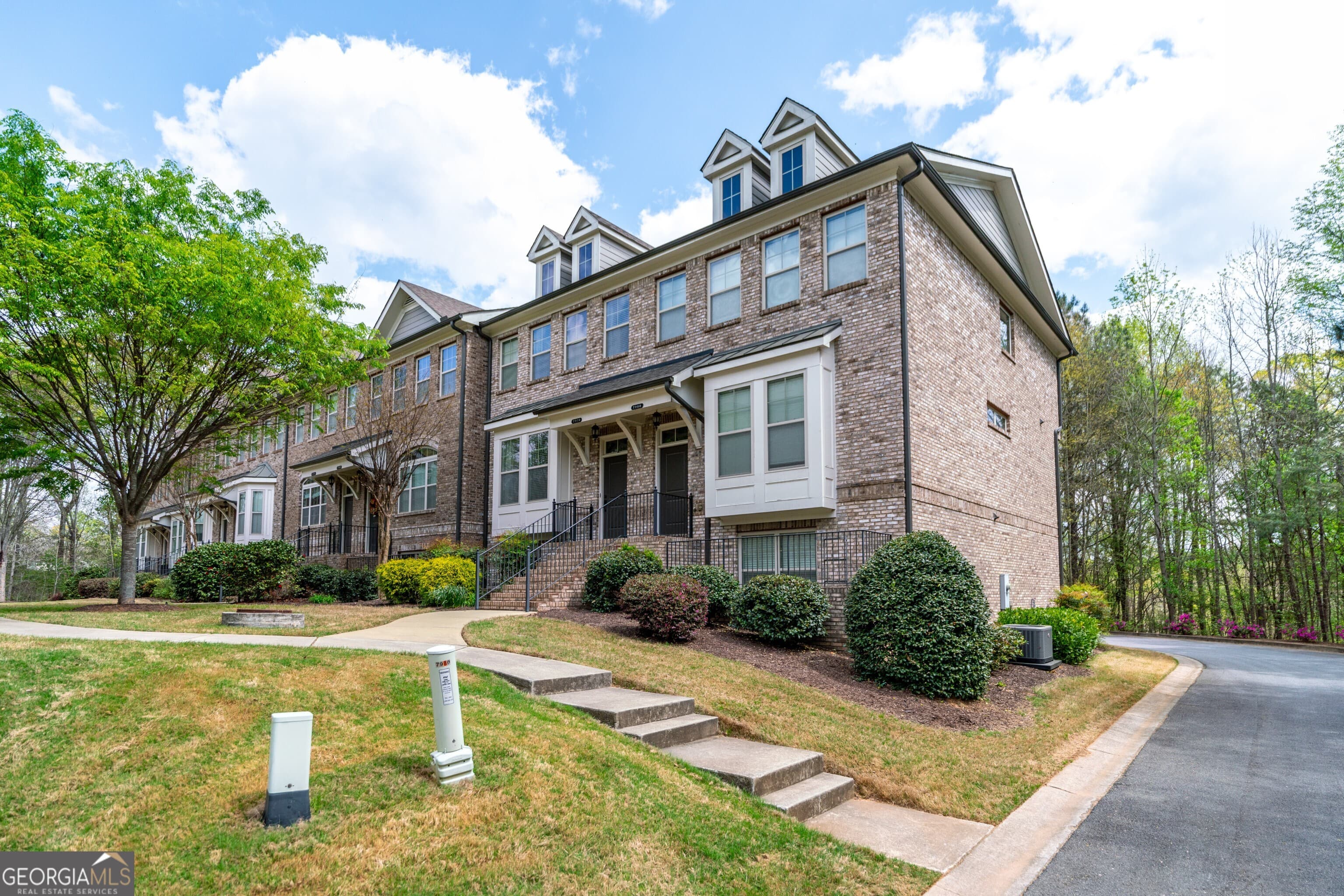 7970 Willoughby Ct — photo 2