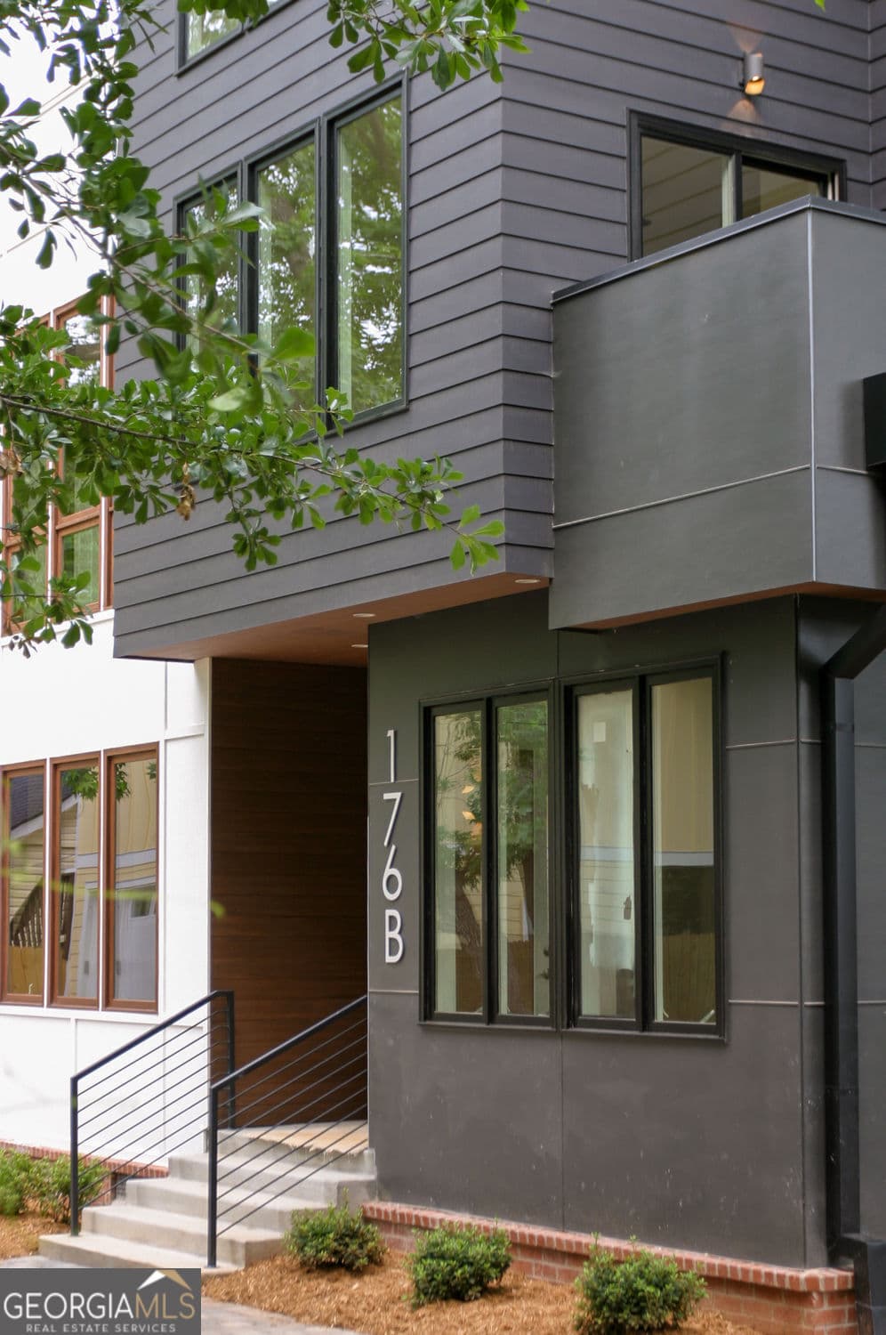 176 Sampson Ne St B — photo 1