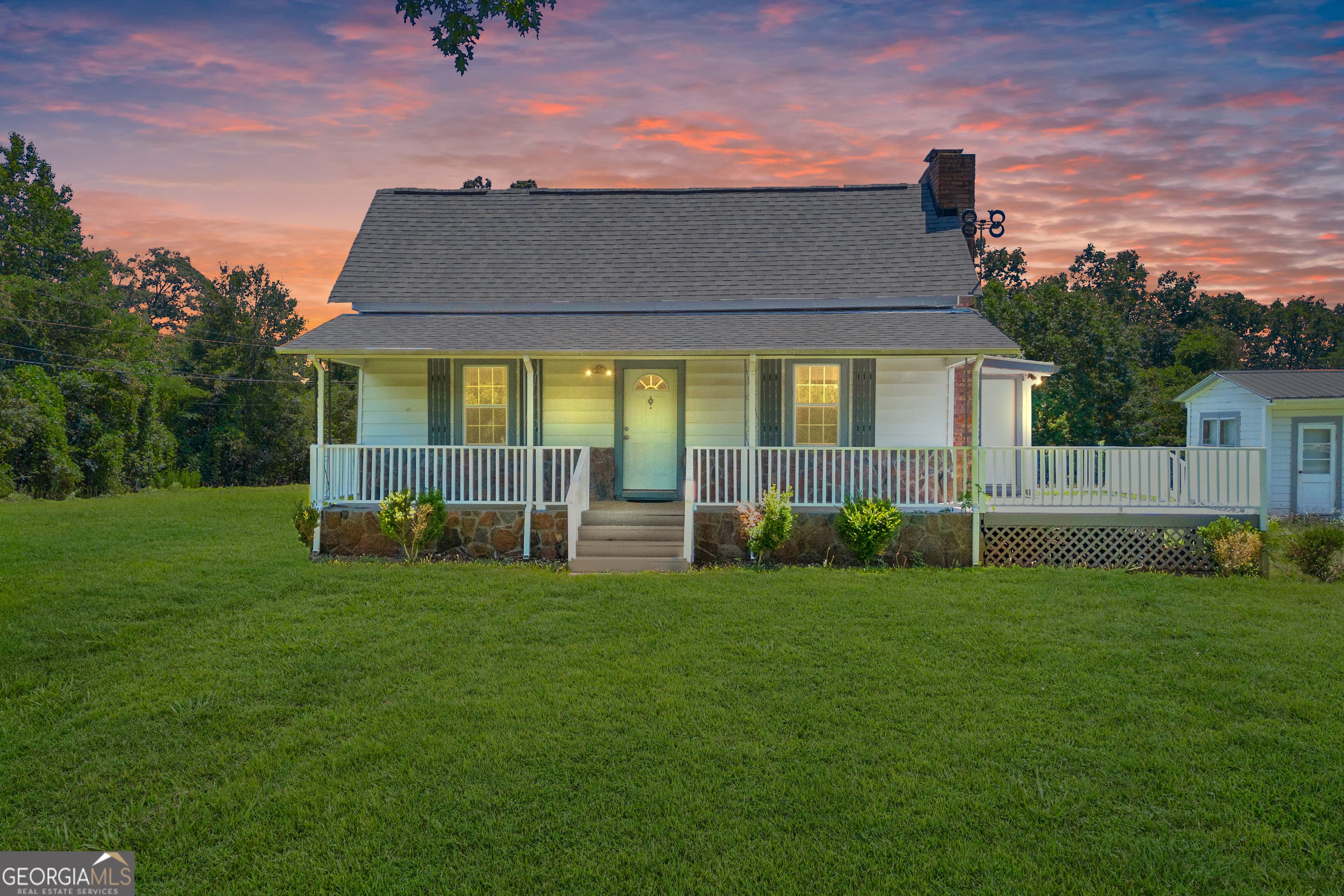 303 Oak Way Dr — photo 1