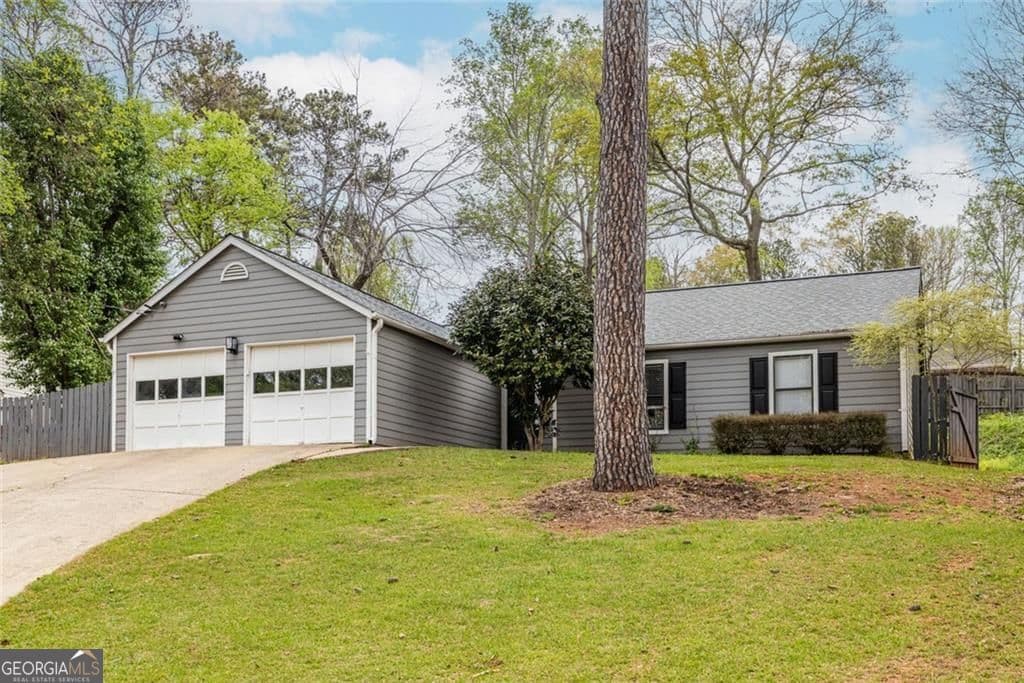 817 Riverstone Ln — photo 2