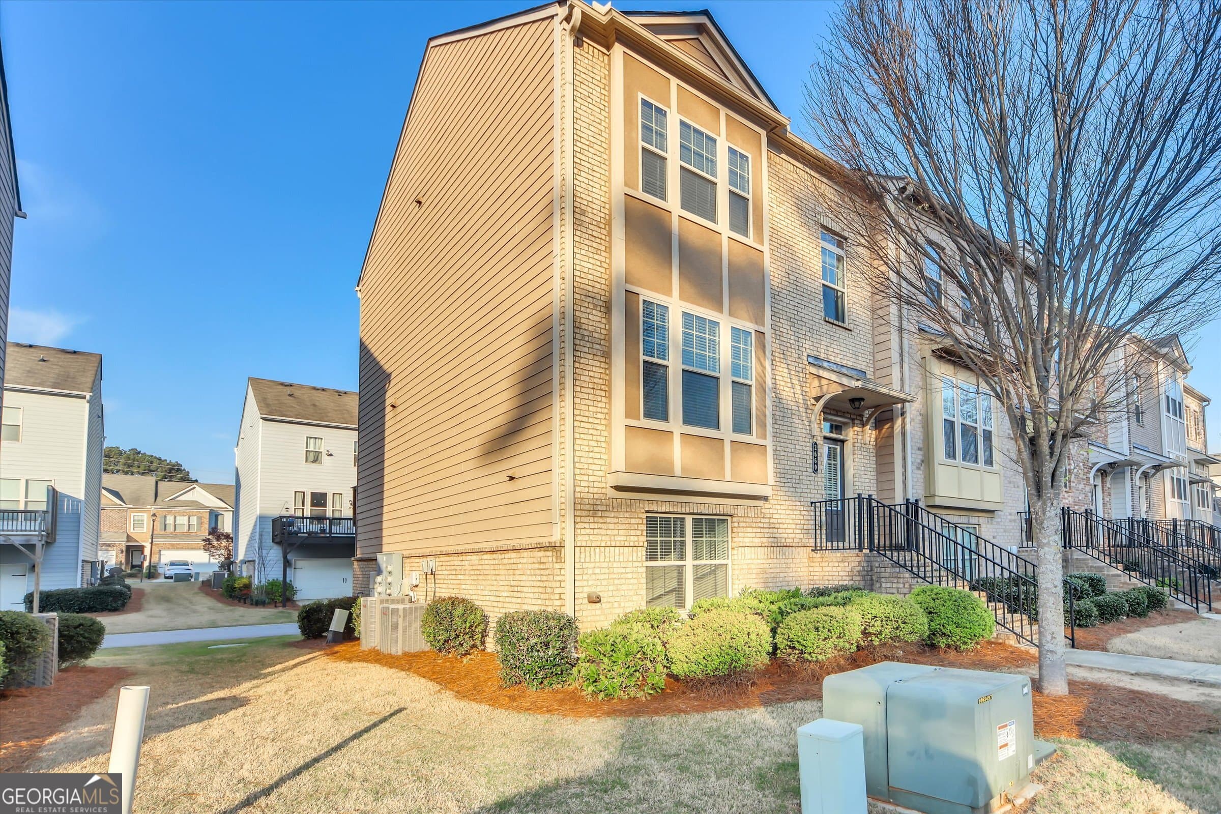 2660 Village Pl Drives — photo 1