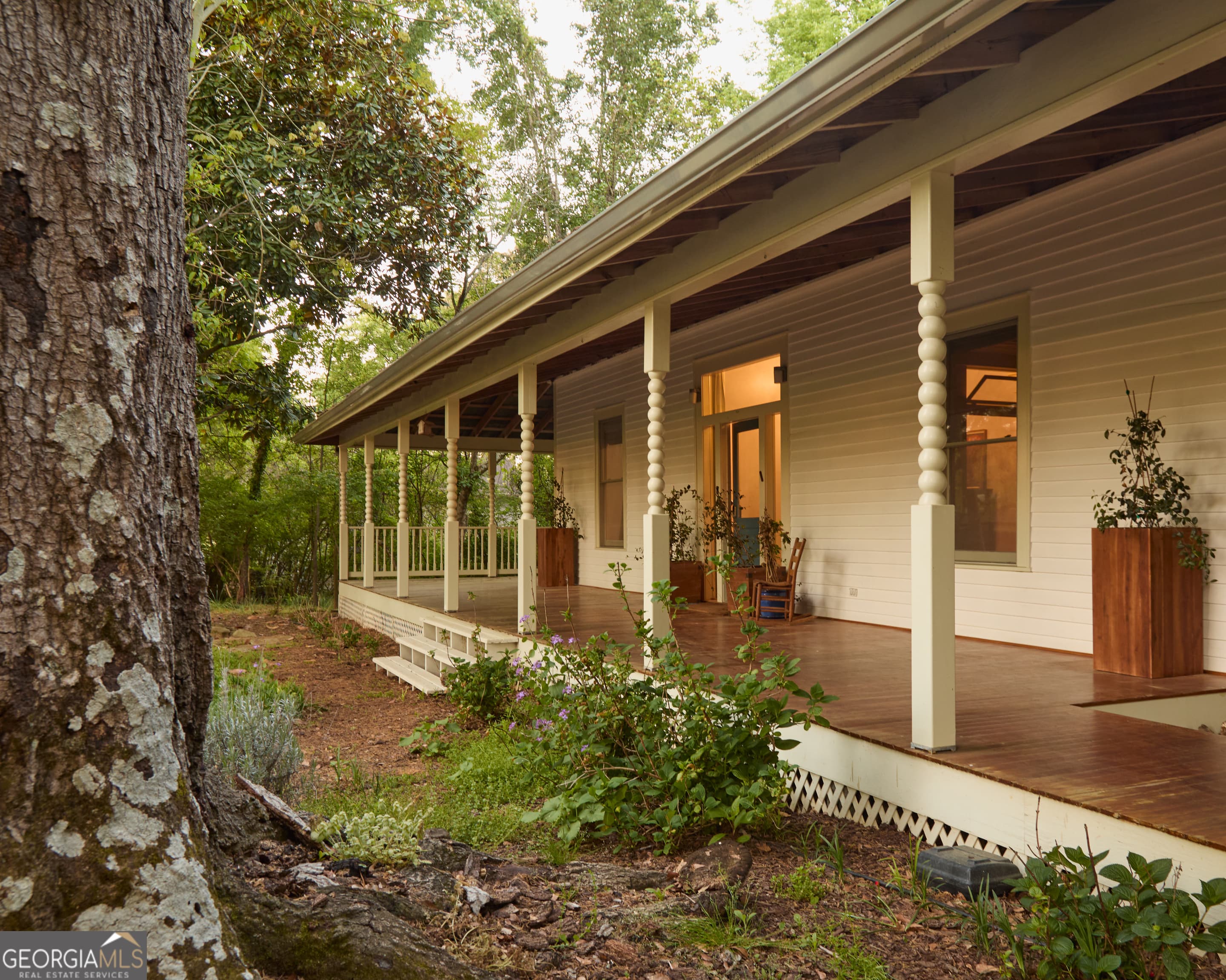 2569 Riverbend Rd — photo 2