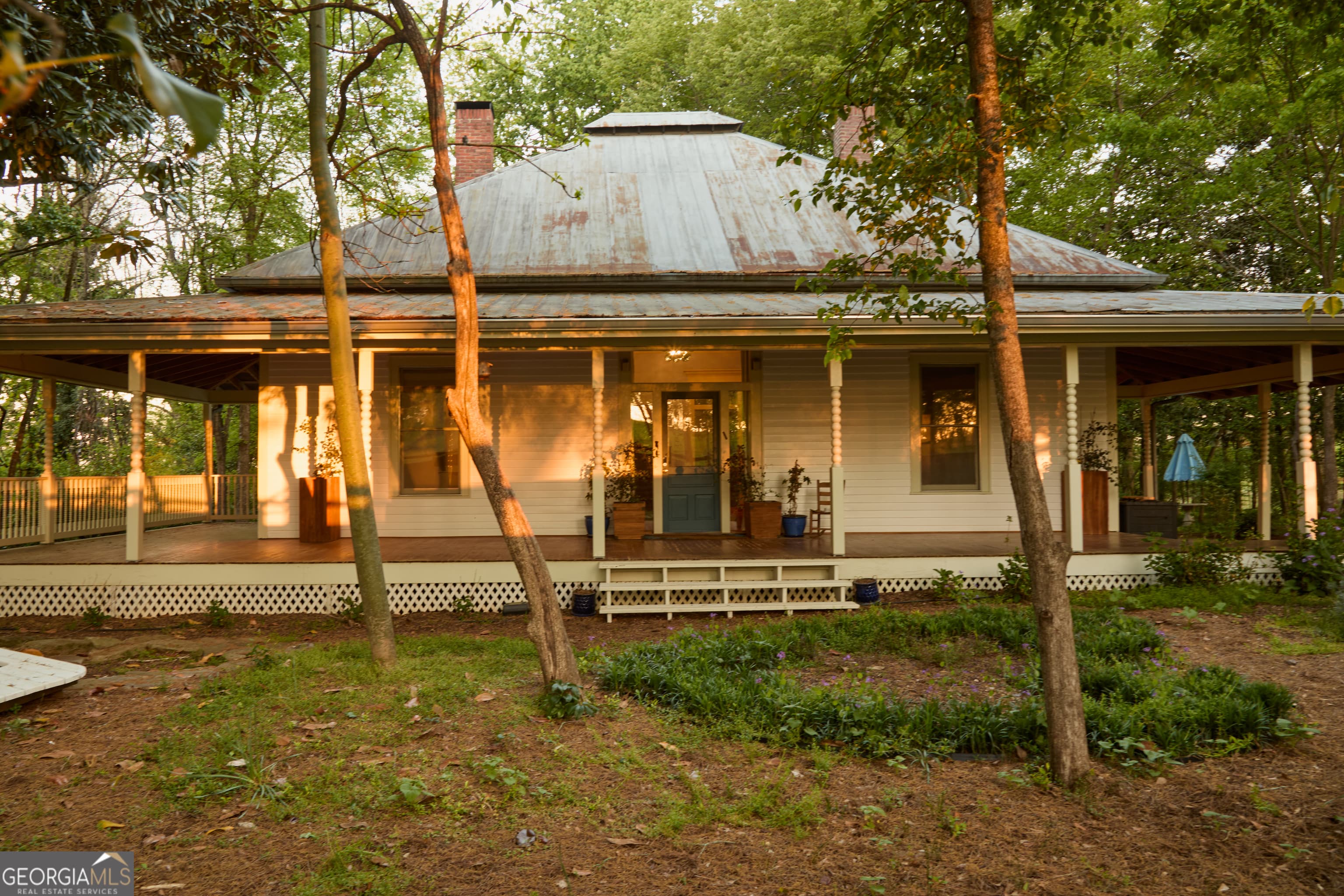 2569 Riverbend Rd — photo 1