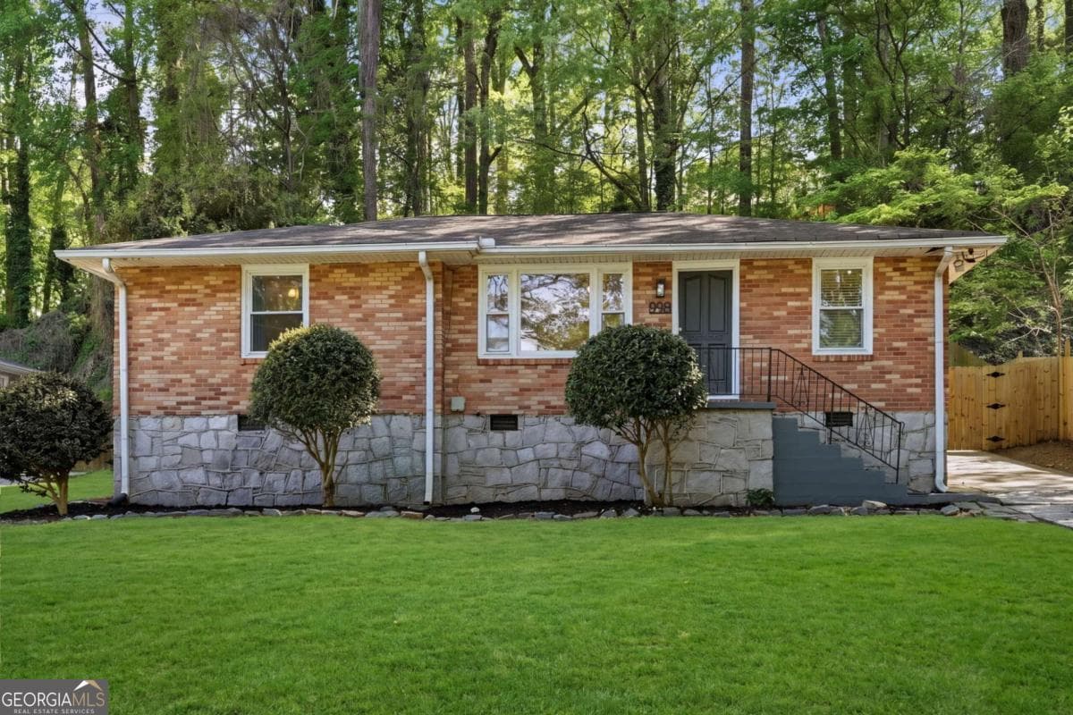 898 Scott Circle — photo 2