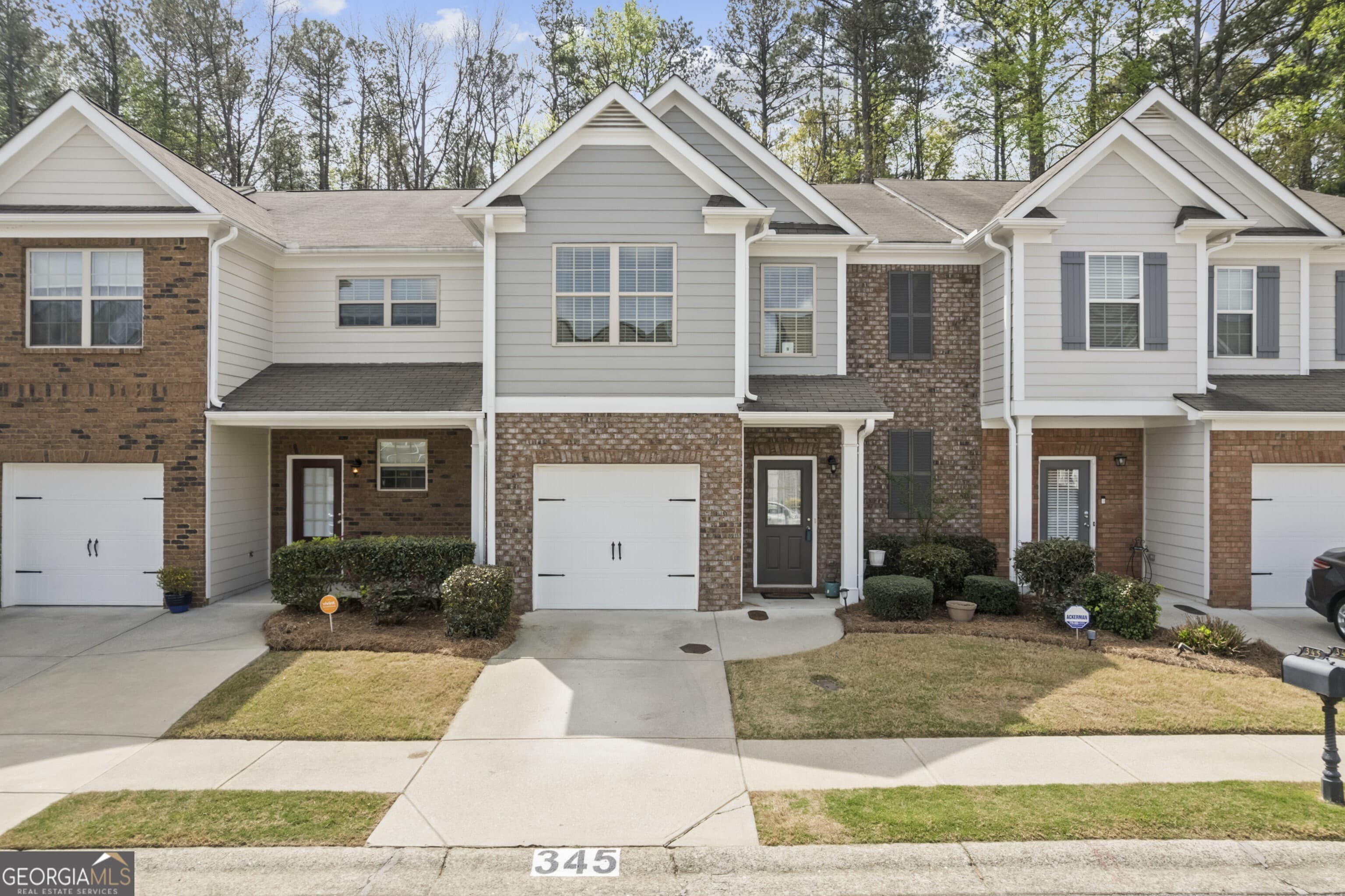 345 Franklin Ln — photo 1