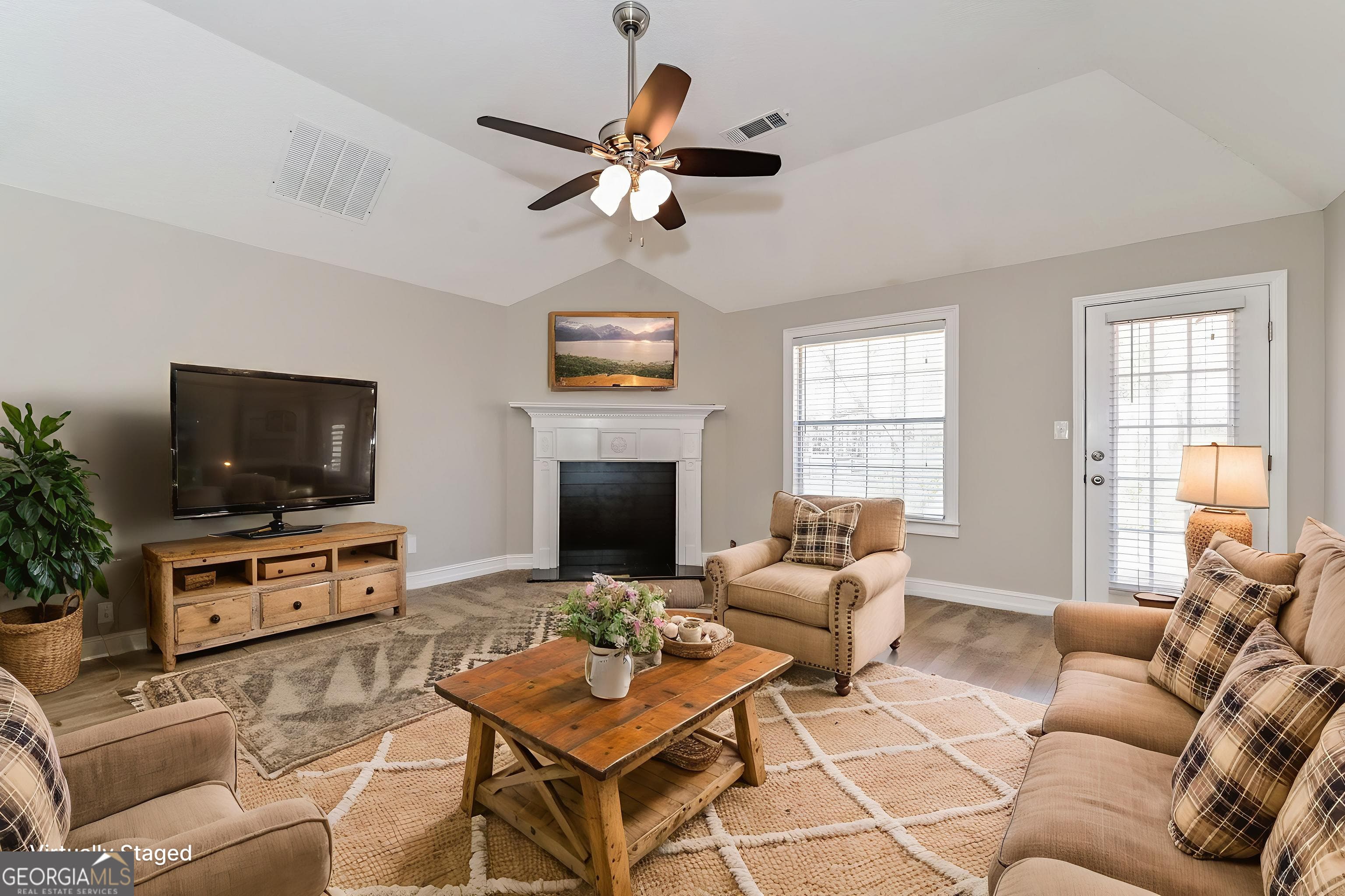 106 Emerald Ln — photo 2