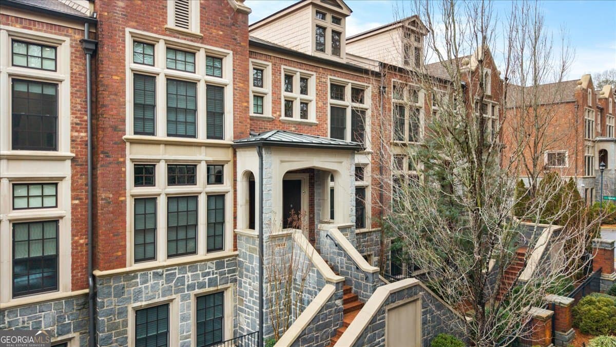 2916 Hermance Ne Dr — photo 2