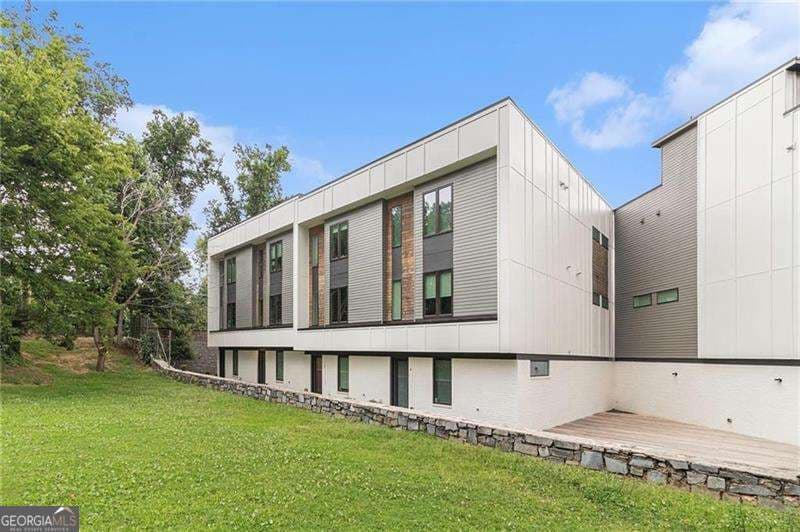 2424 Memorial Se Dr 4 — photo 1