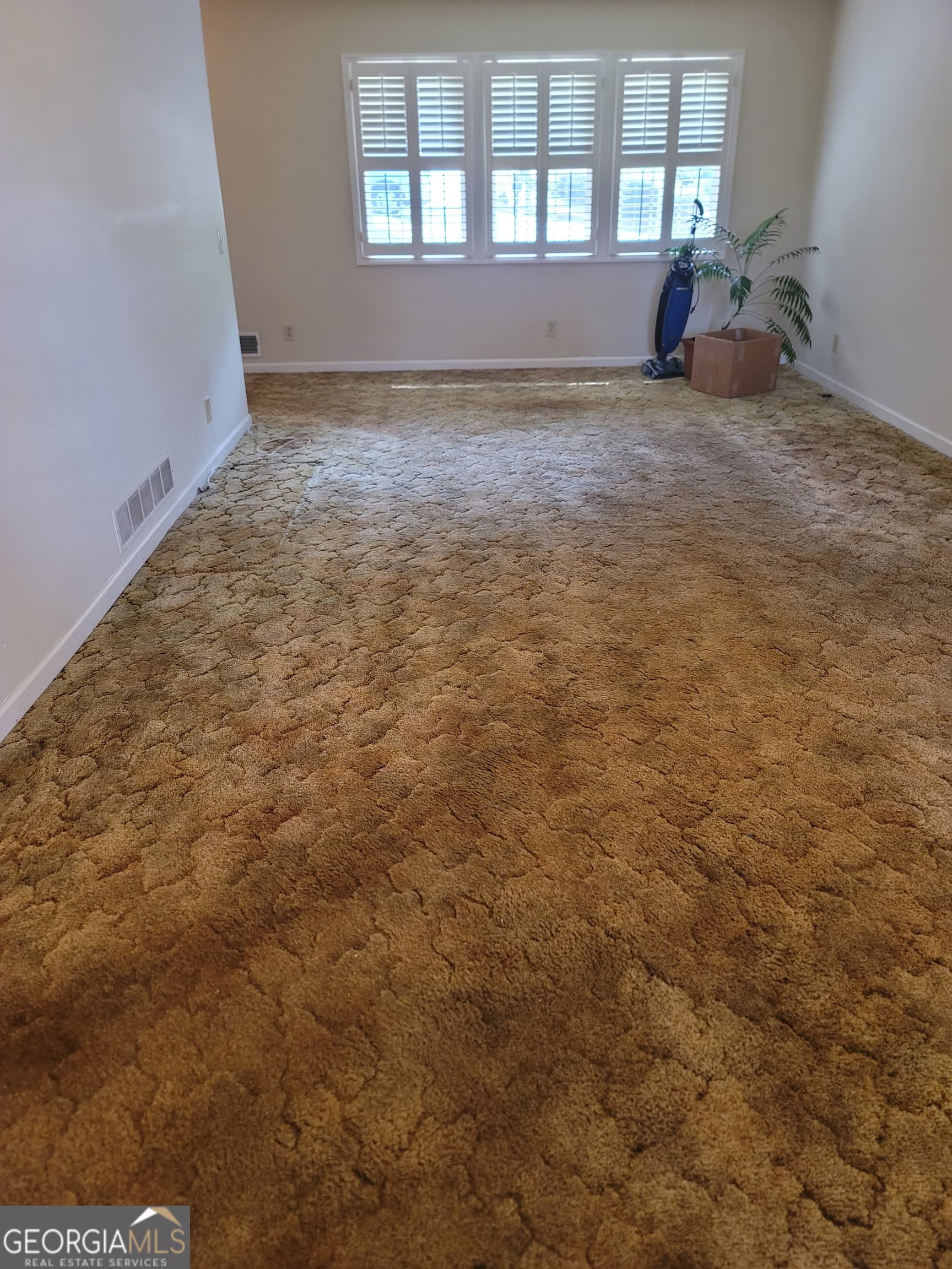 2212 Colonial Circle — photo 2