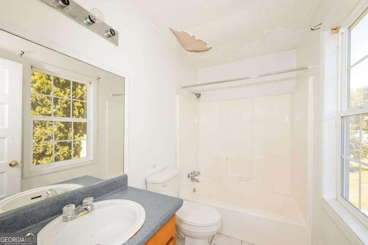 2325 E Hill Way — photo 2