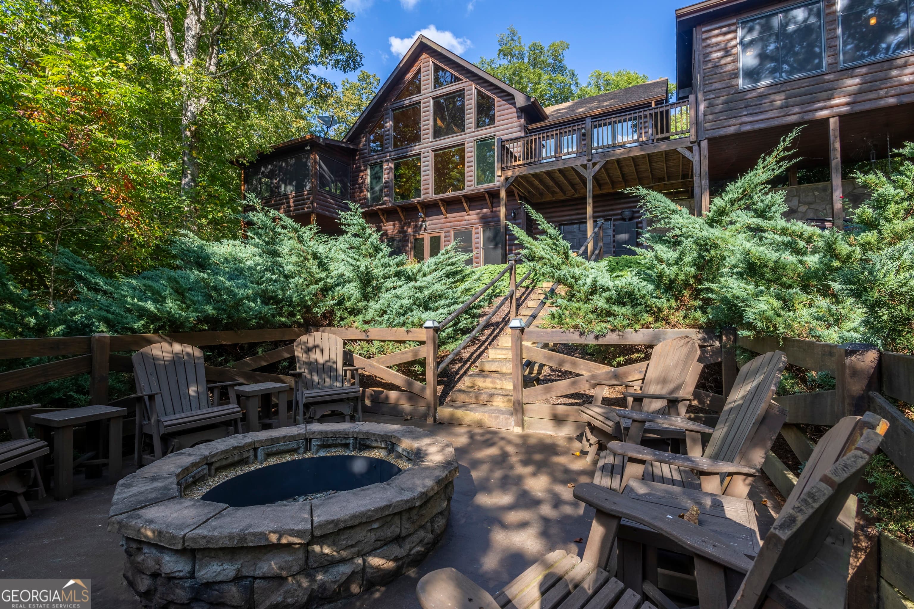 194 Squirrel Chase — photo 1