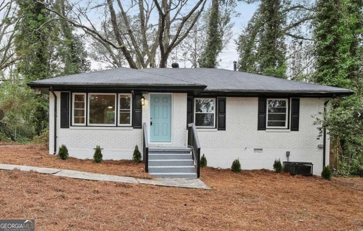 2235 Holly Hill Dr — photo 1