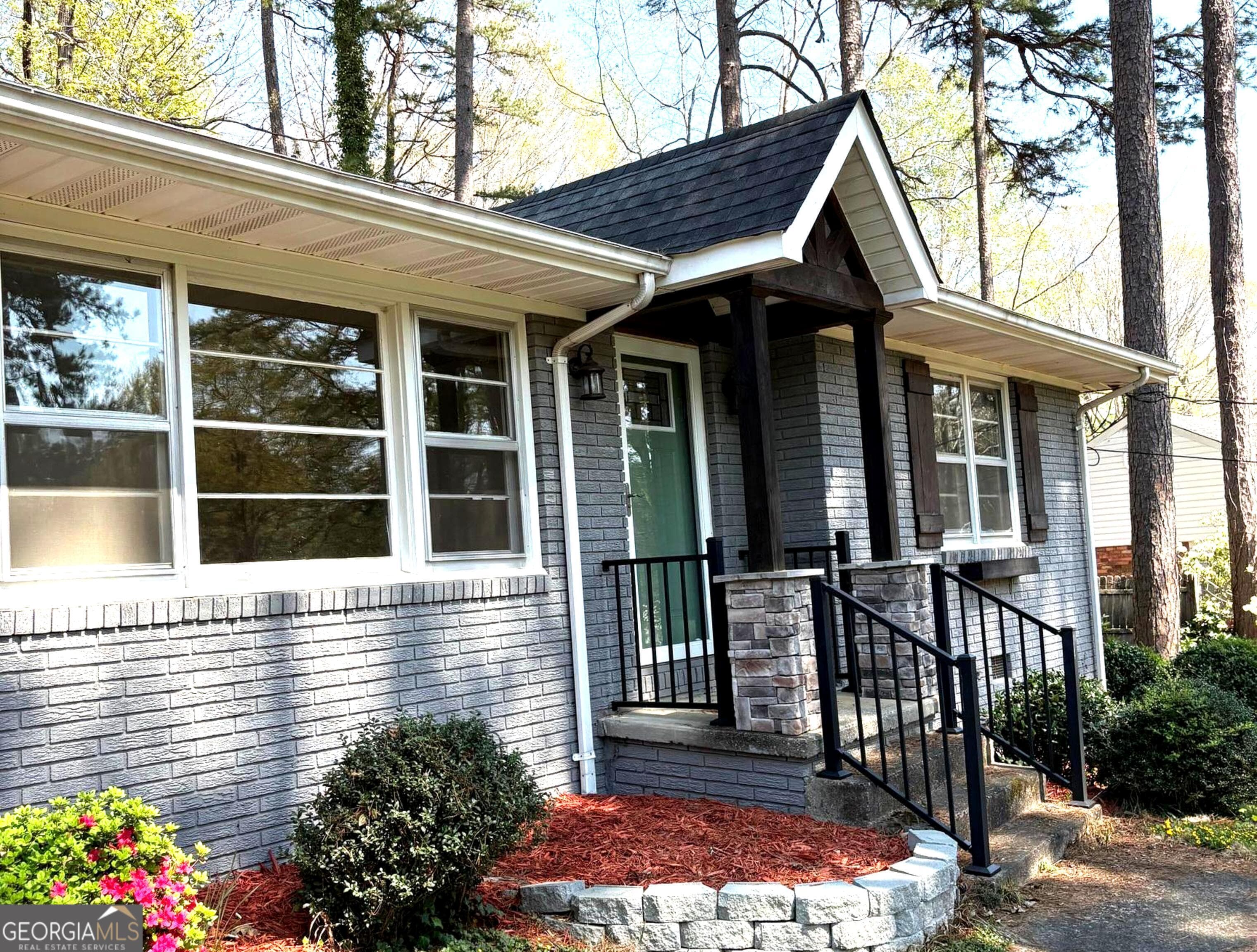 391 Rosedale St — photo 2