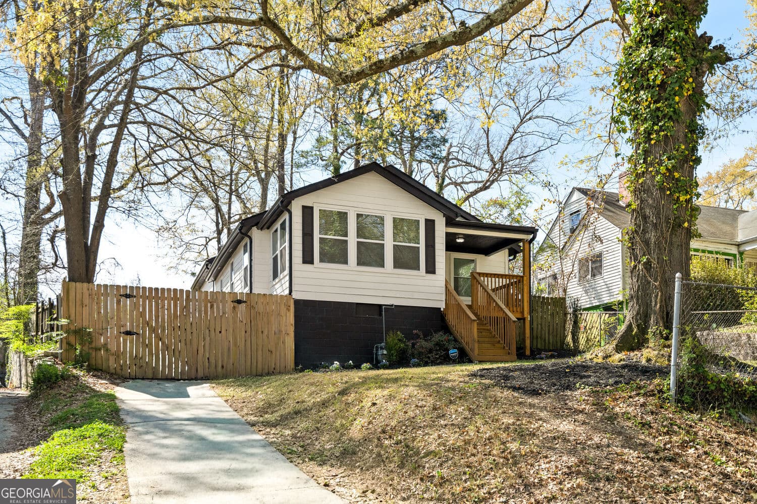 1422 Kennesaw Dr — photo 2