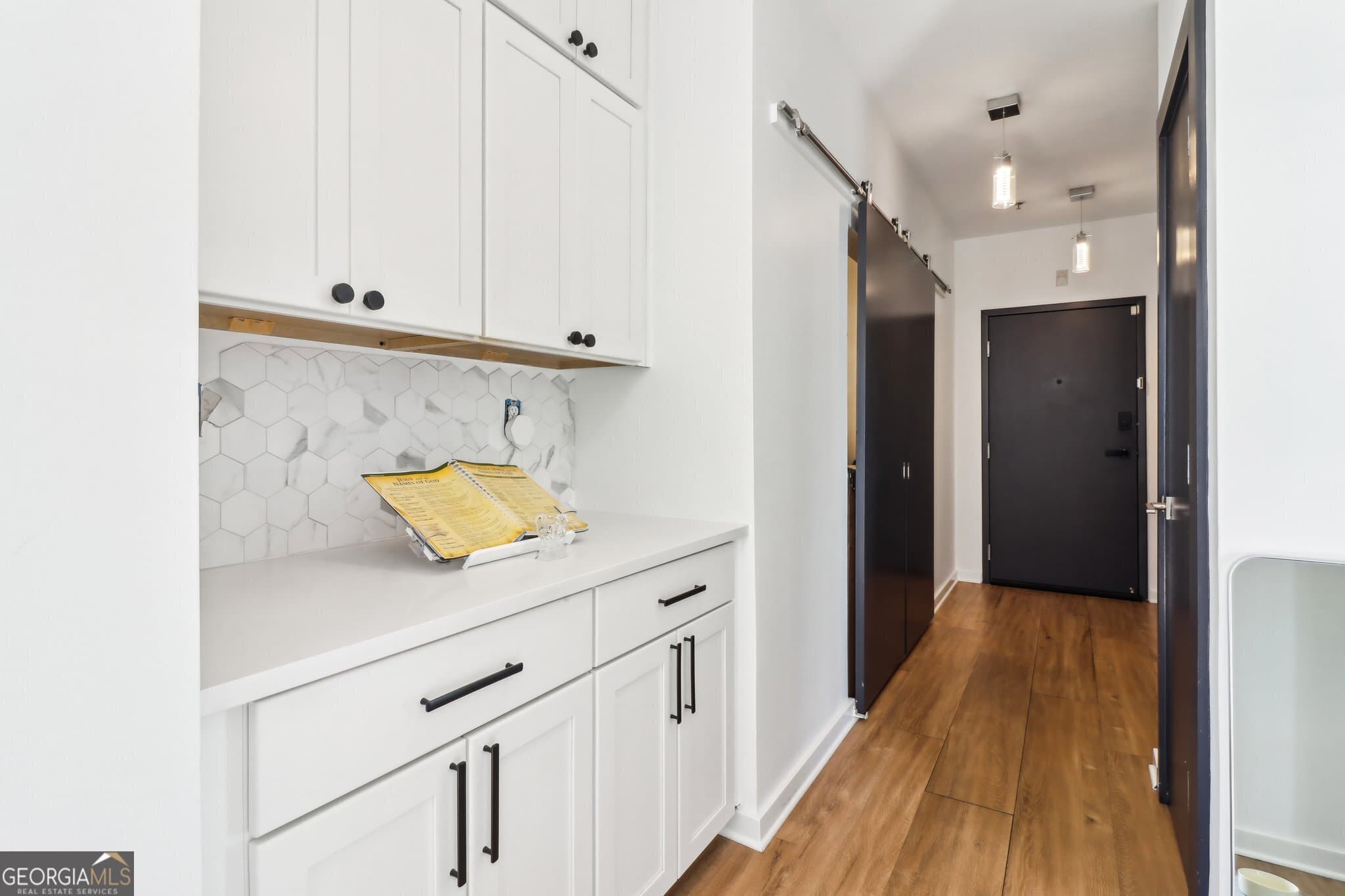 260 18th Nw St 10226 — photo 2