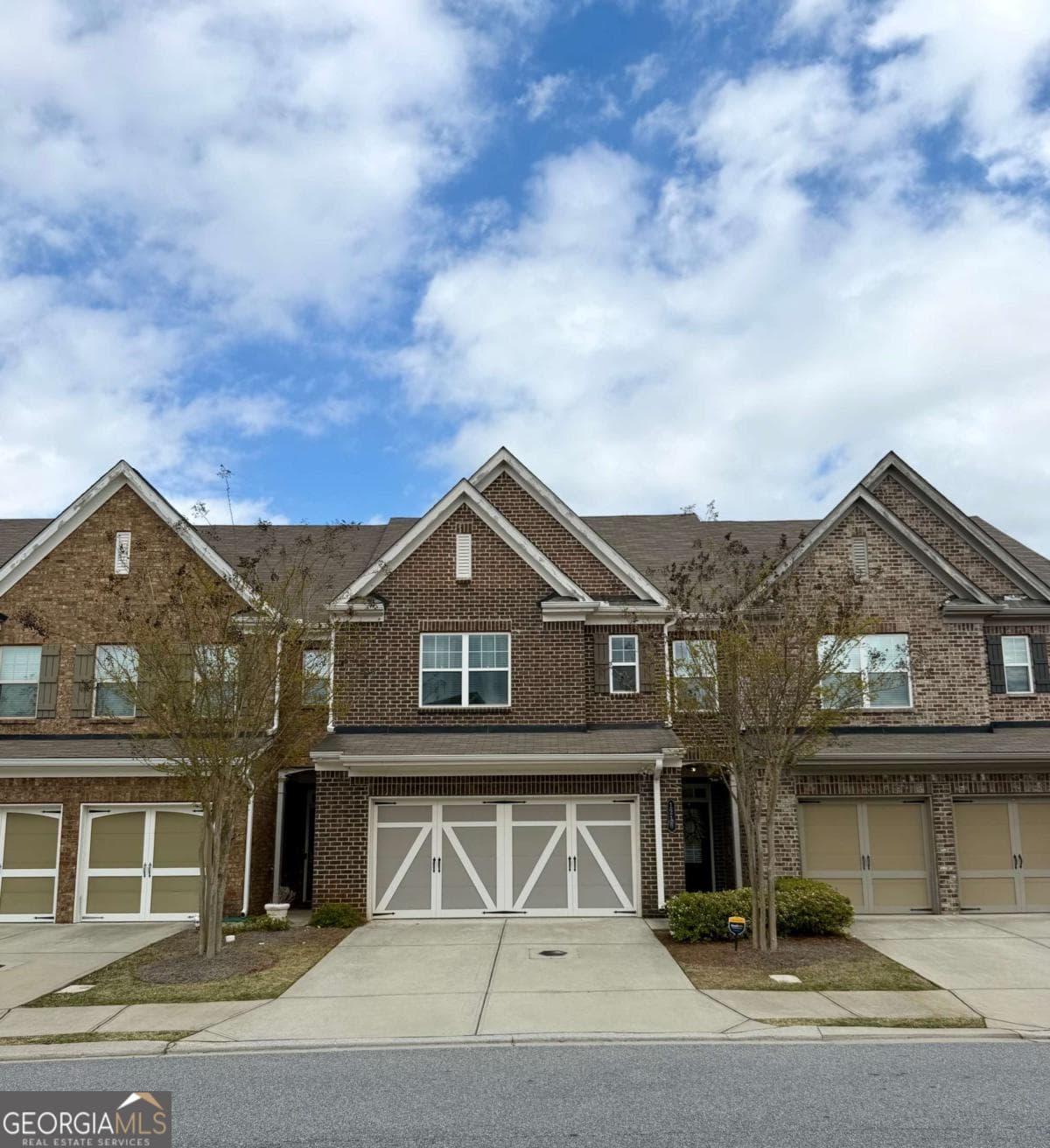 1216 Foxcroft Ln — photo 2