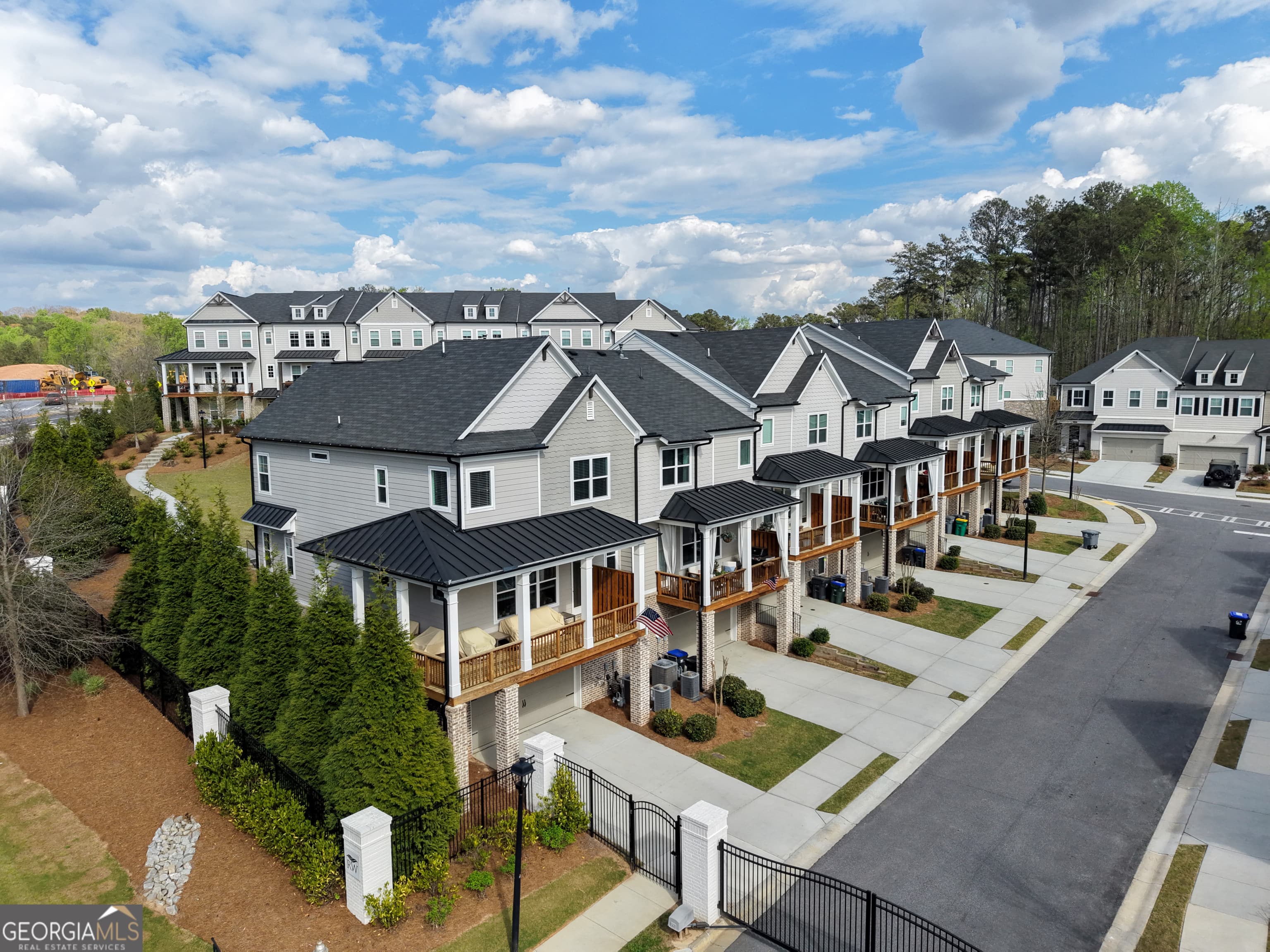 10055 River Rock Dr — photo 2