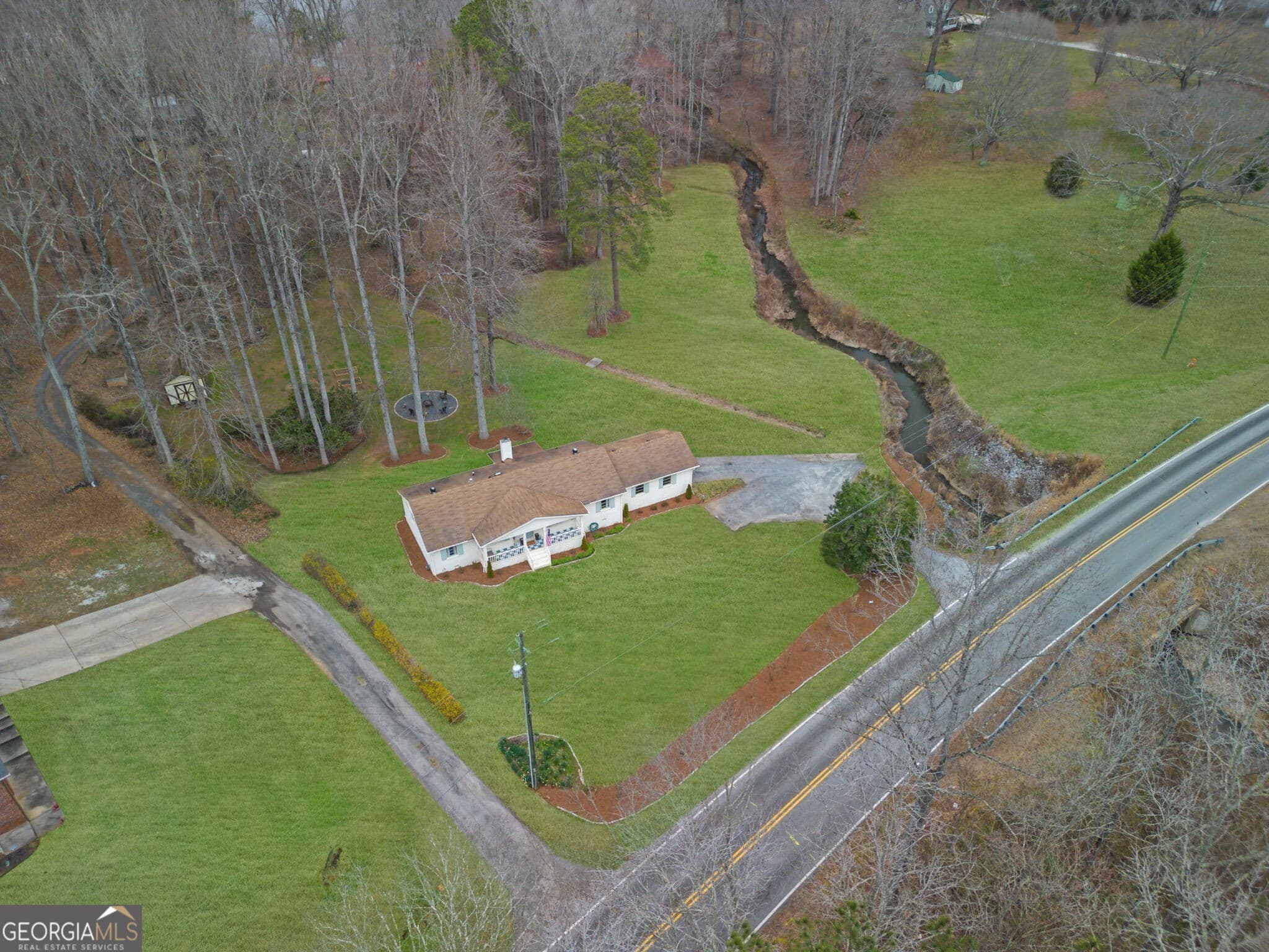 413 Lees Mill Rd — photo 1