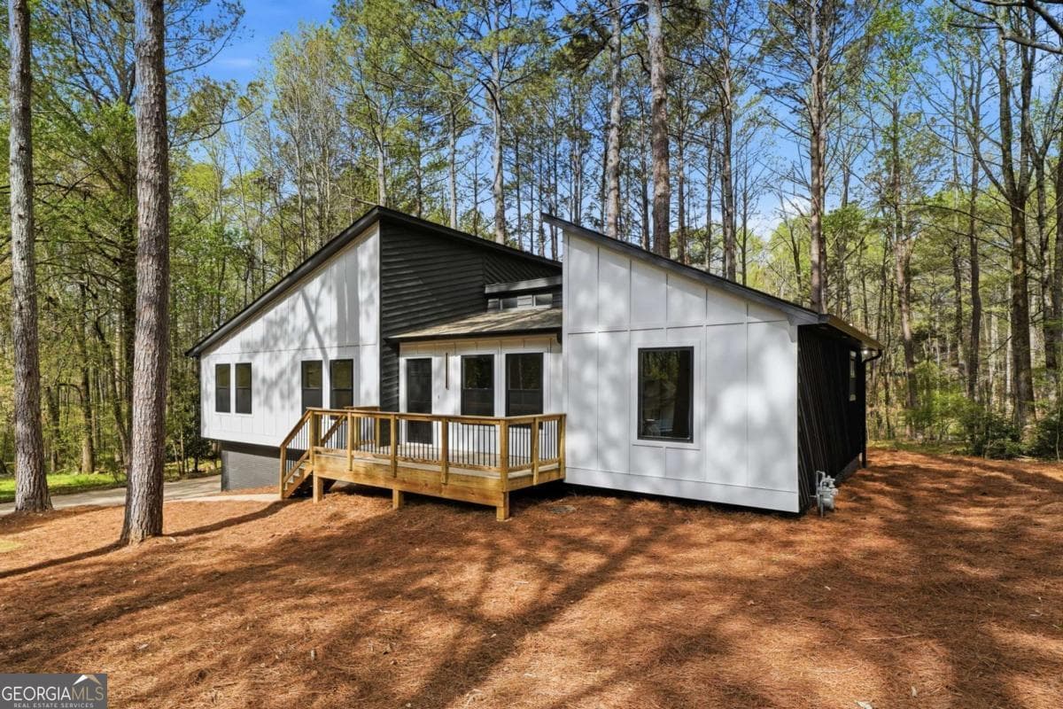 324 Hill Crest Circle — photo 2