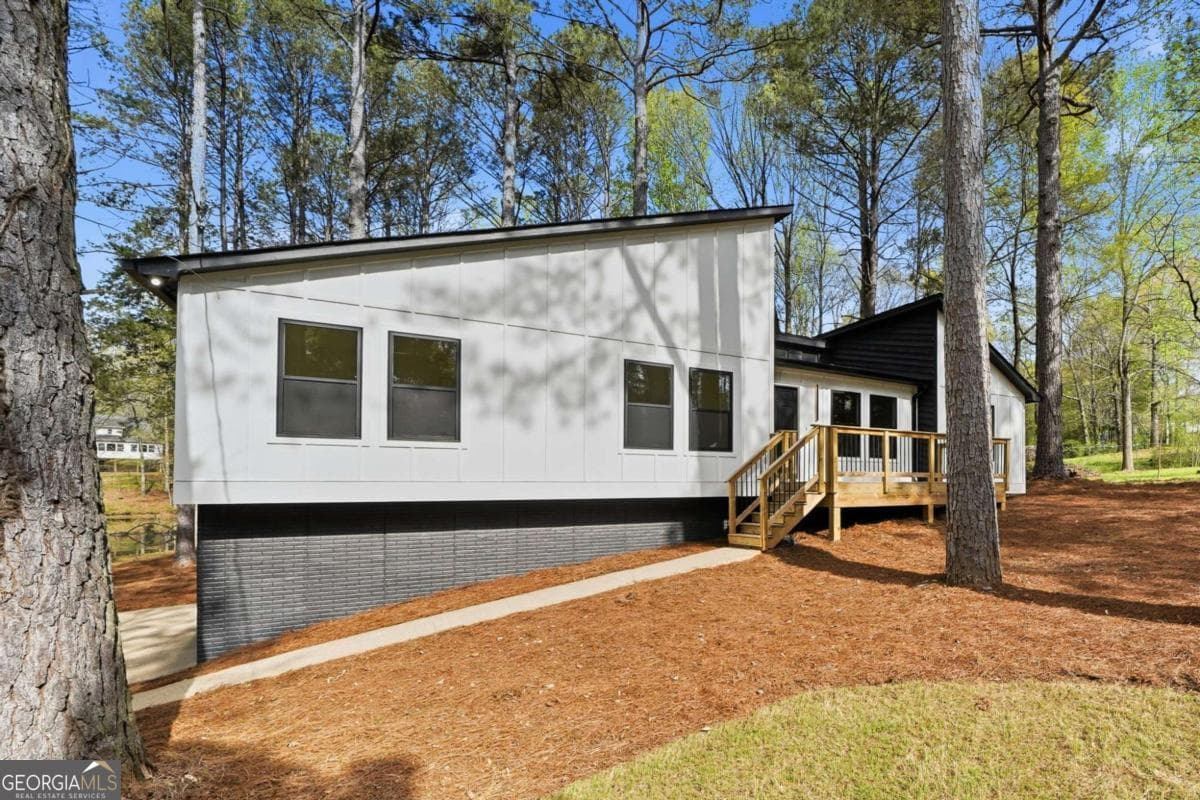 324 Hill Crest Circle — photo 1